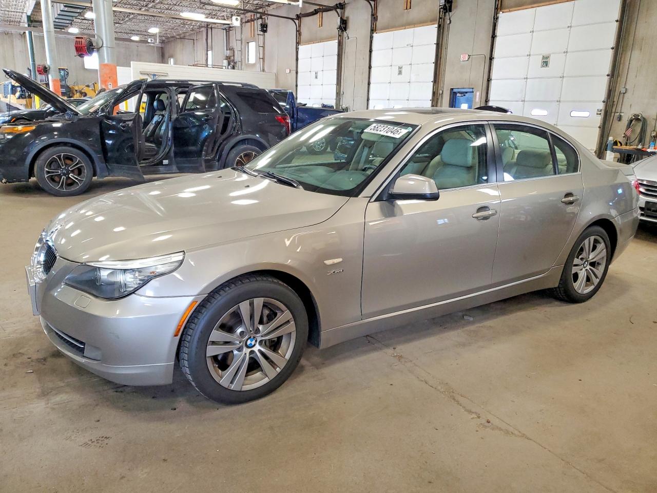 2010 Bmw 528 Xi Бежевый vin: WBANV1C51AC159983