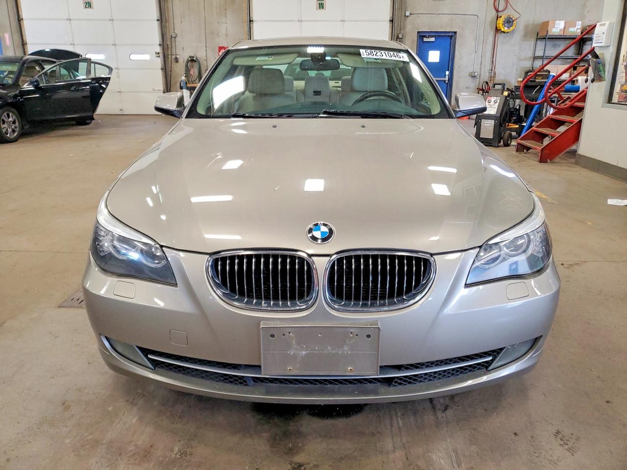 2010 Bmw 528 Xi Beige vin: WBANV1C51AC159983