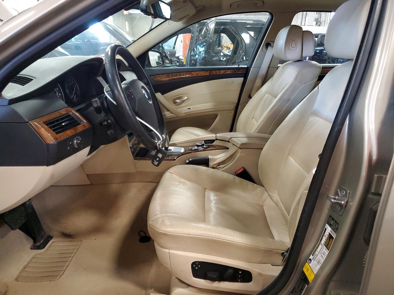 2010 Bmw 528 Xi Beige vin: WBANV1C51AC159983