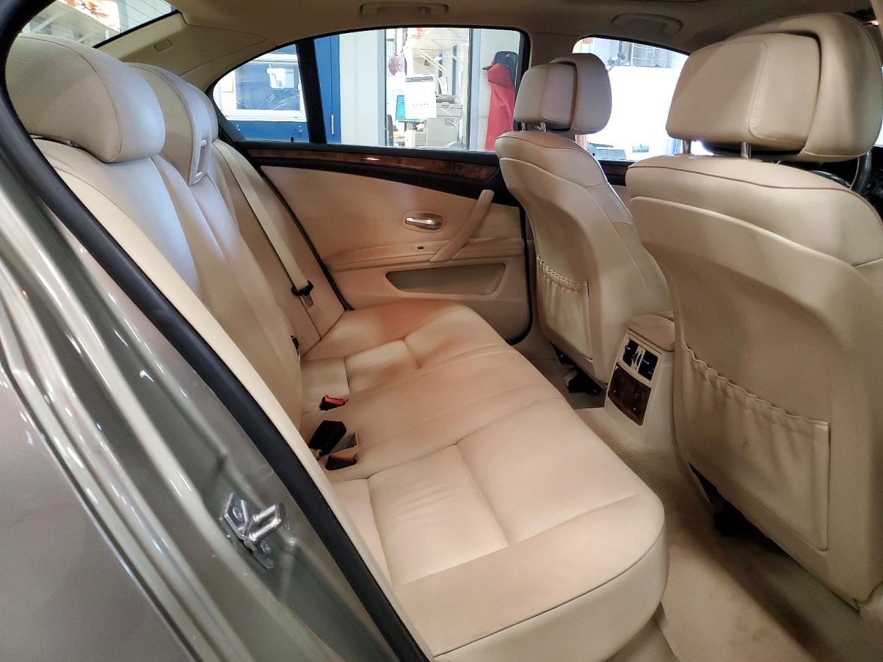 2010 Bmw 528 Xi Beige vin: WBANV1C51AC159983