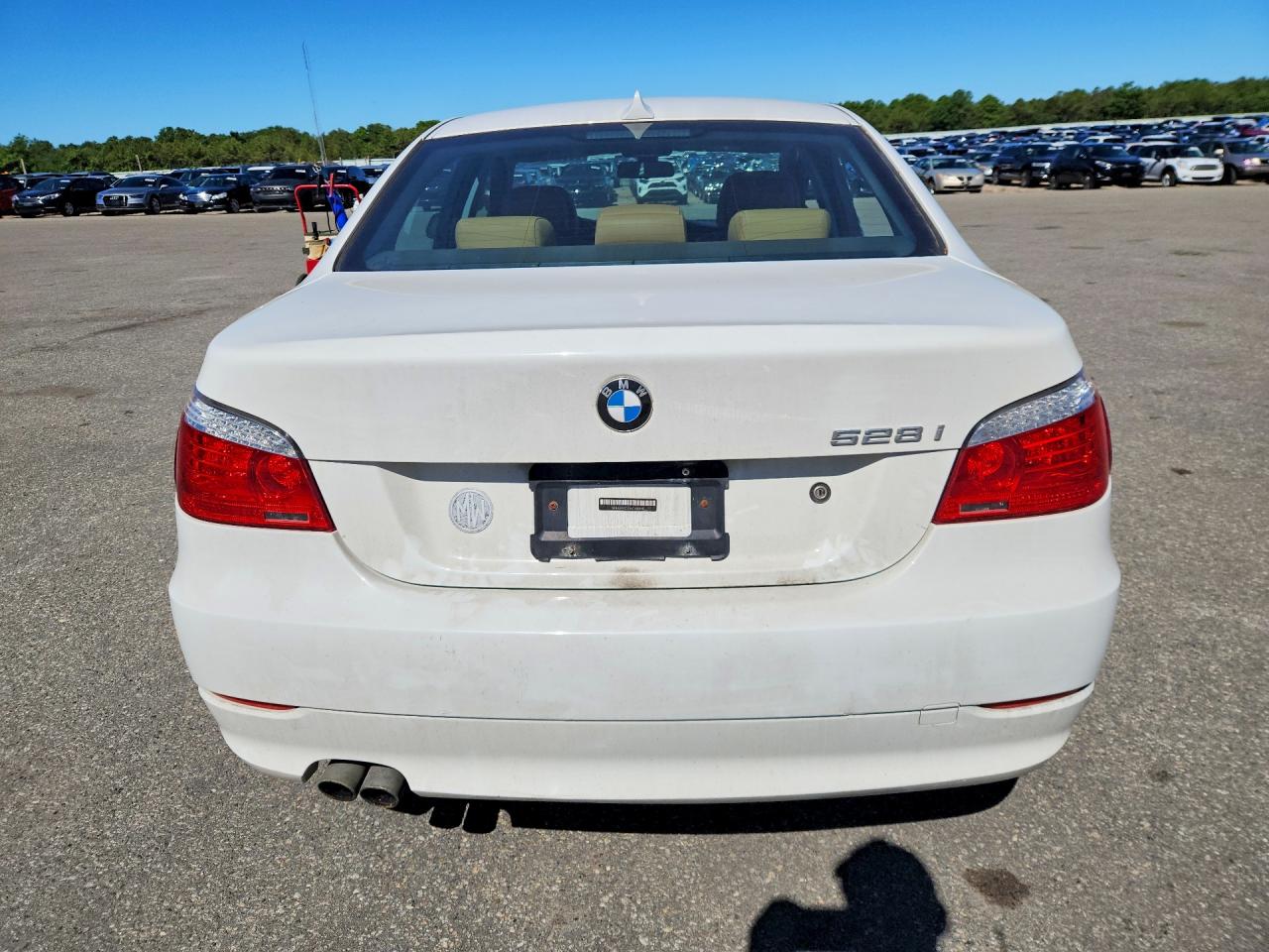 2010 Bmw 528 Xi White vin: WBANV1C51AC445915