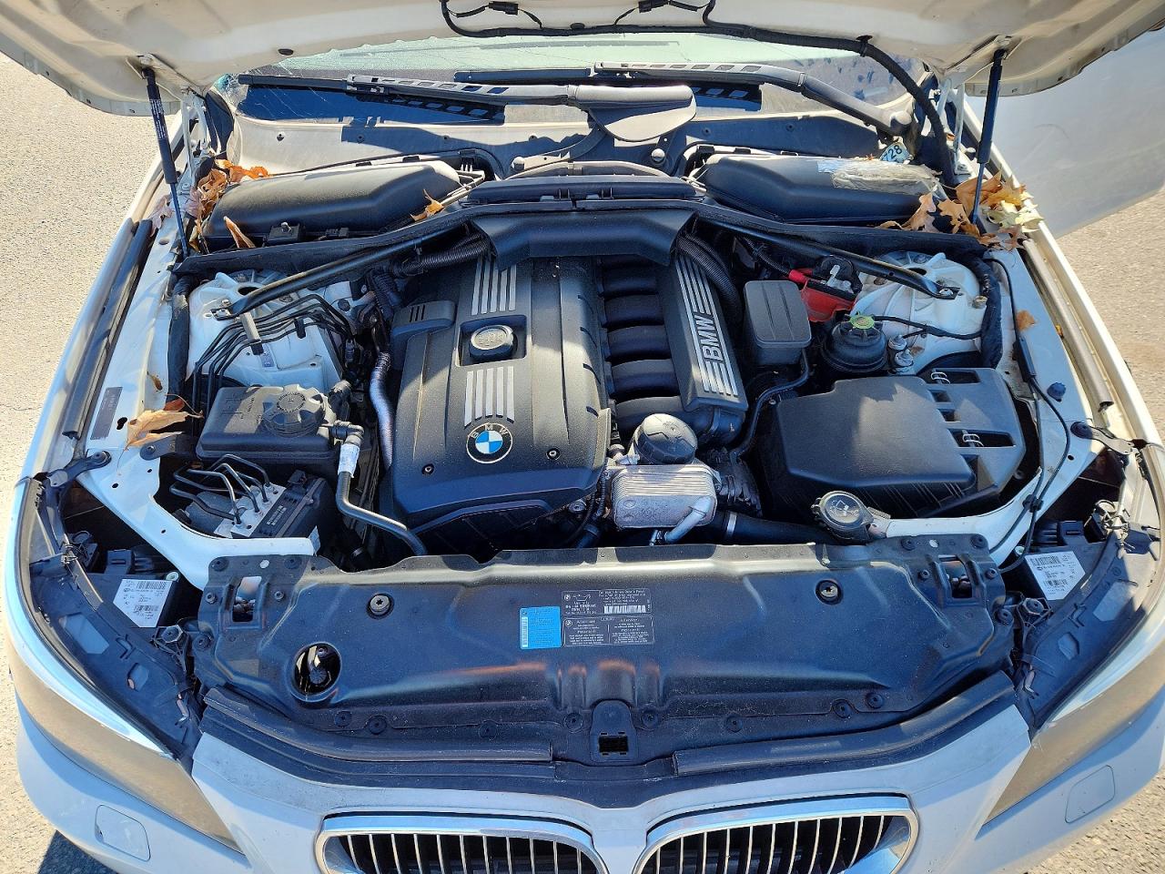 2010 Bmw 528 Xi White vin: WBANV1C51AC445915