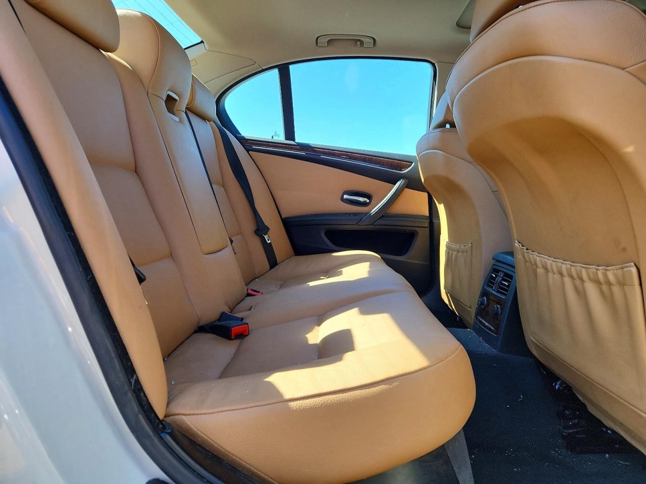 2010 Bmw 528 Xi White vin: WBANV1C51AC445915