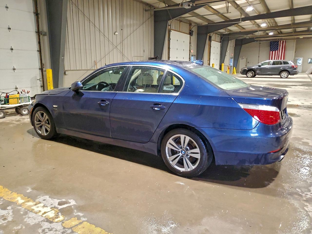 2010 Bmw 528 Xi Blue vin: WBANV1C55AC389381