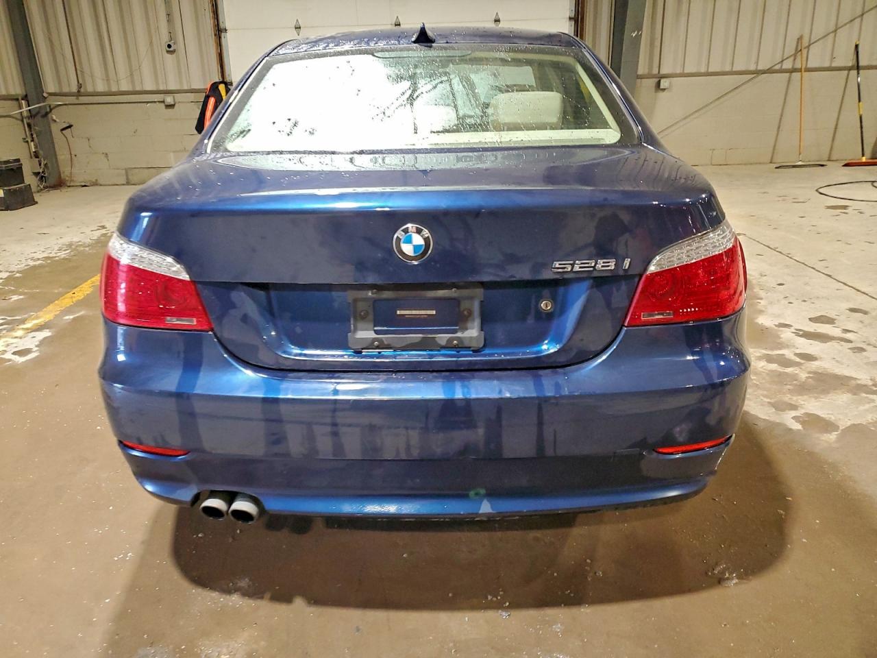 2010 Bmw 528 Xi Blue vin: WBANV1C55AC389381
