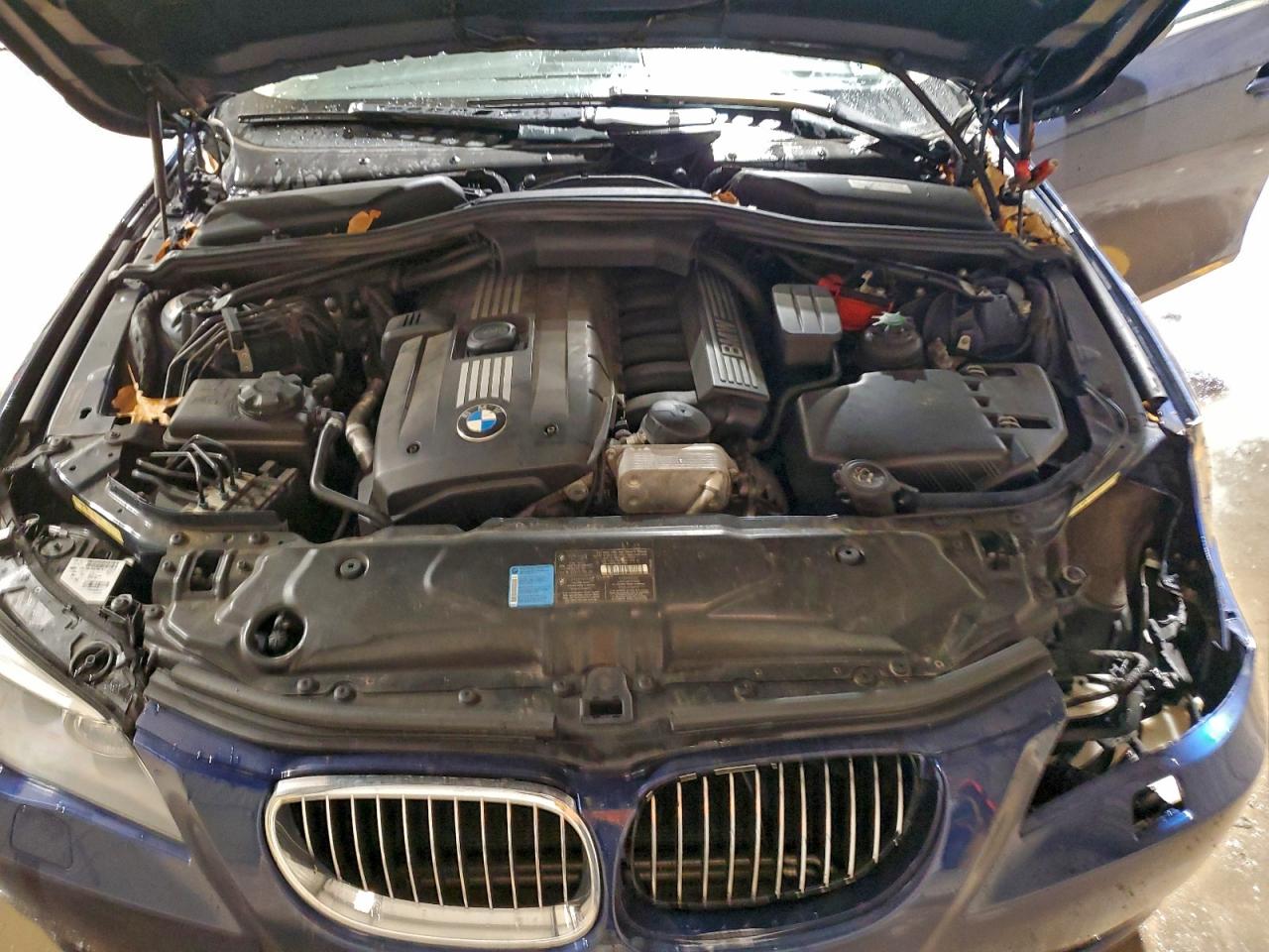 2010 Bmw 528 Xi Blue vin: WBANV1C55AC389381