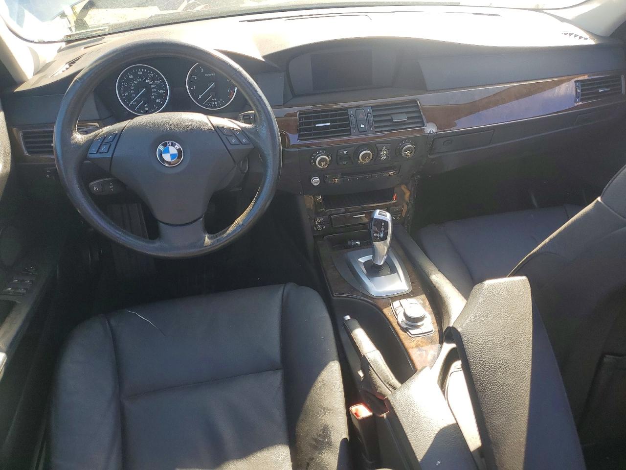 2010 Bmw 528 Xi Silver vin: WBANV1C56AC157694