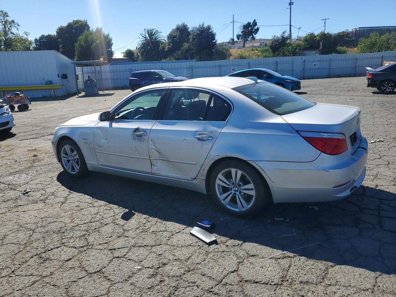 2010 Bmw 528 Xi Silver vin: WBANV1C56AC157694
