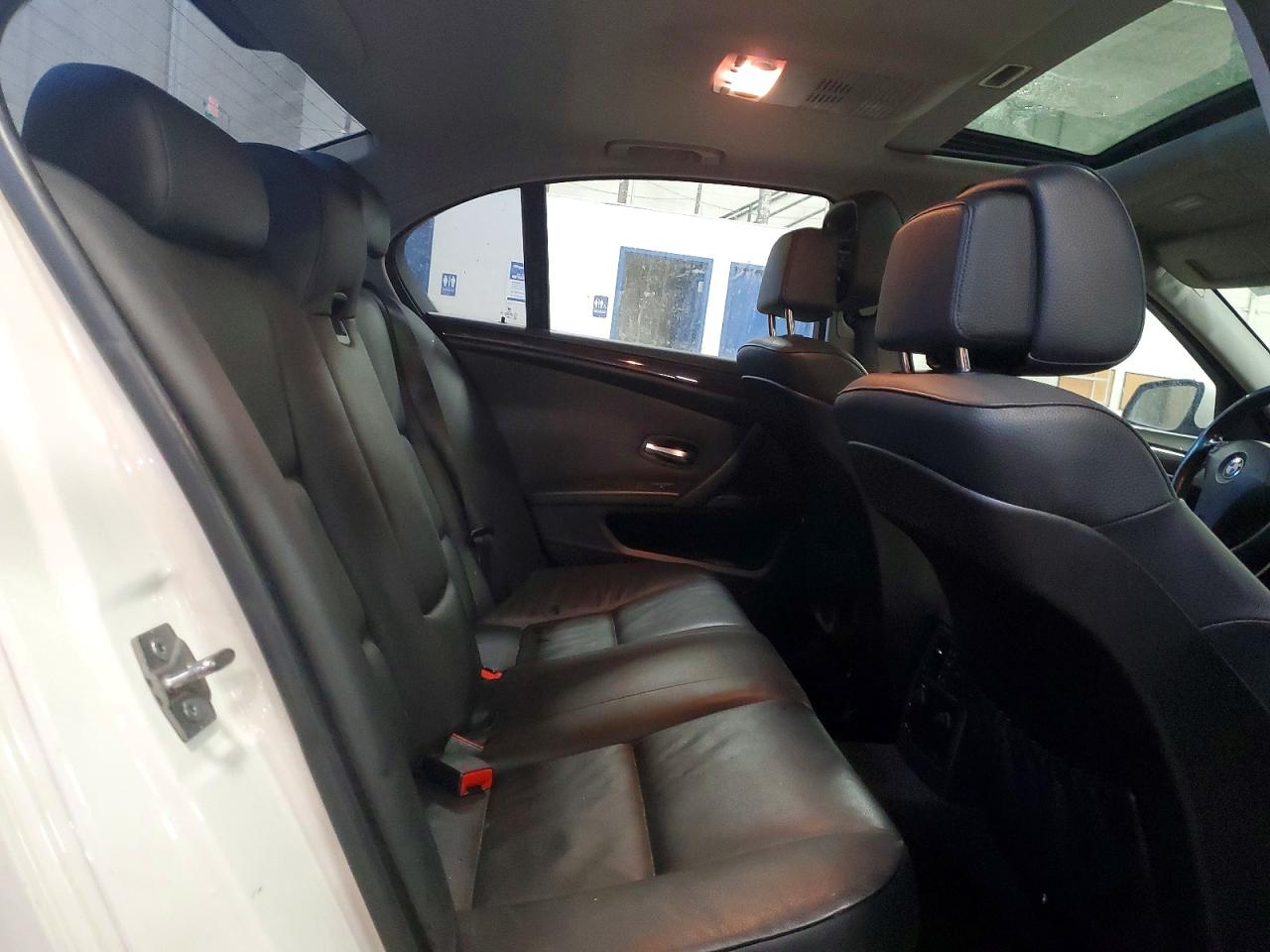 2010 Bmw 528 Xi White vin: WBANV1C56AC445991