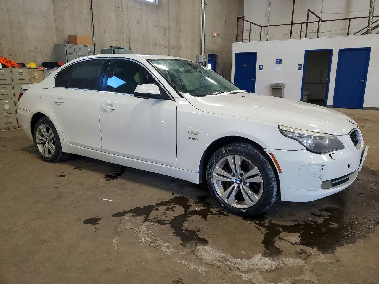 2010 Bmw 528 Xi White vin: WBANV1C56AC445991