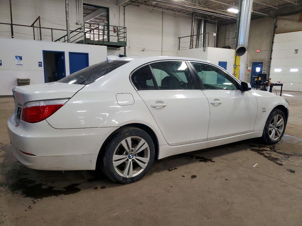 2010 Bmw 528 Xi White vin: WBANV1C56AC445991