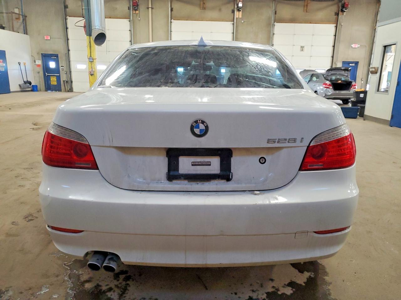 2010 Bmw 528 Xi White vin: WBANV1C56AC445991