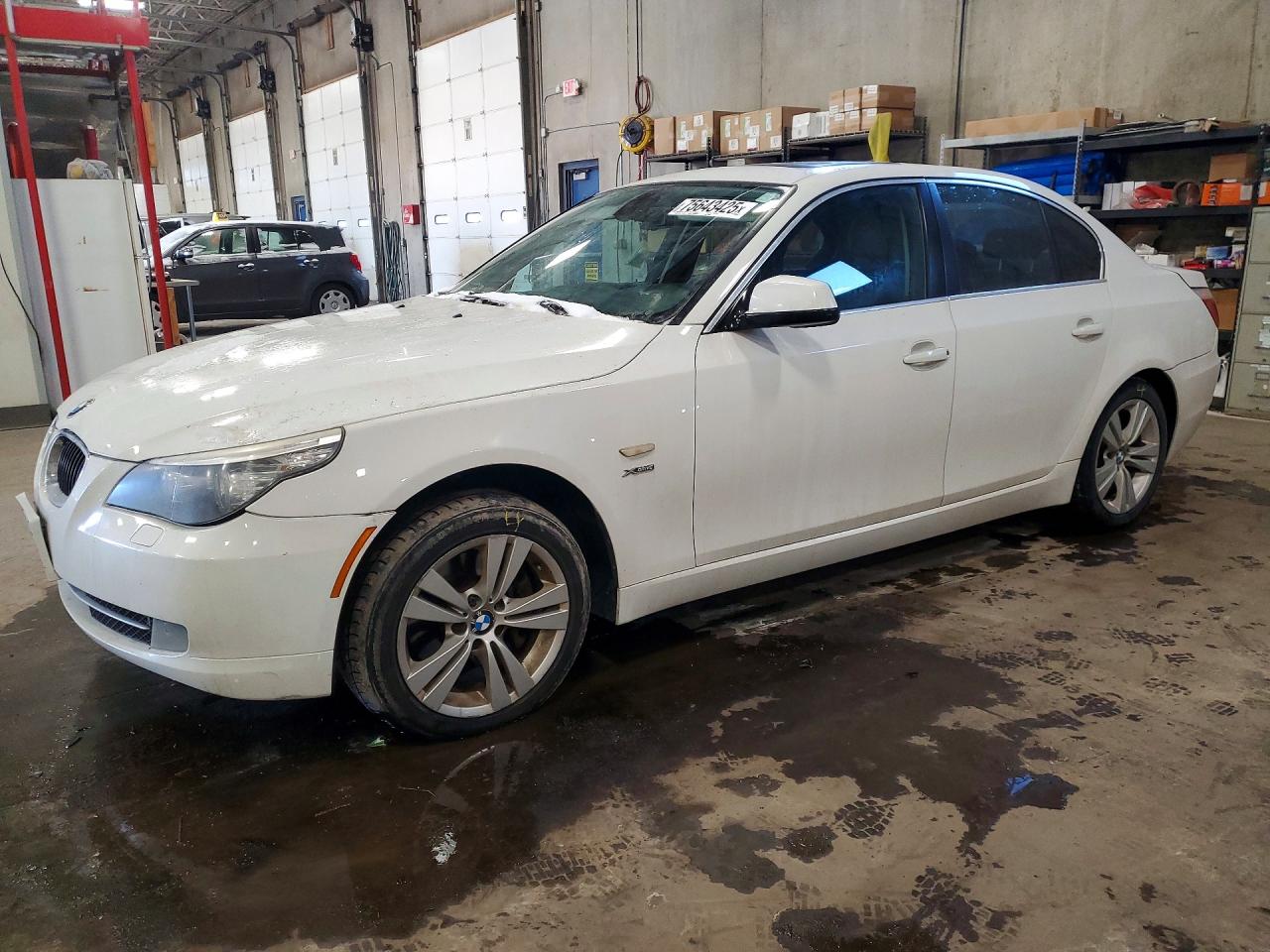 2010 Bmw 528 Xi White vin: WBANV1C56AC445991