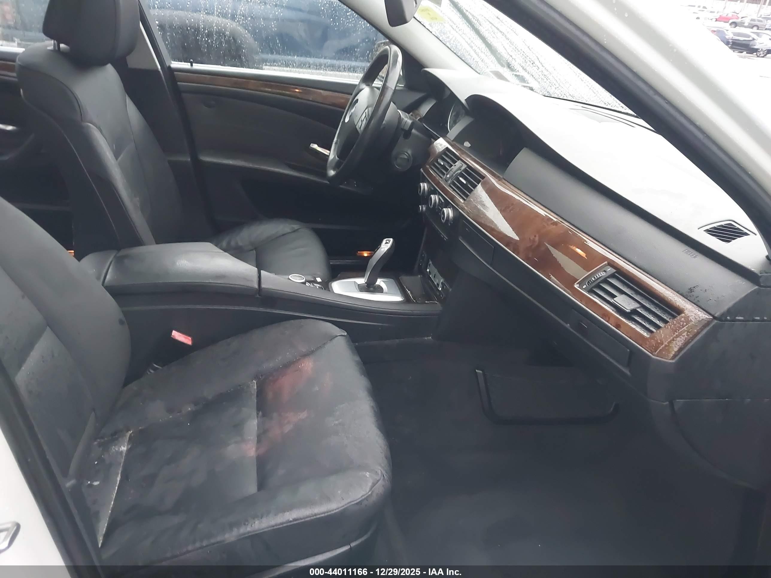 2010 Bmw 528i Xdrive White vin: WBANV1C5XAC388517