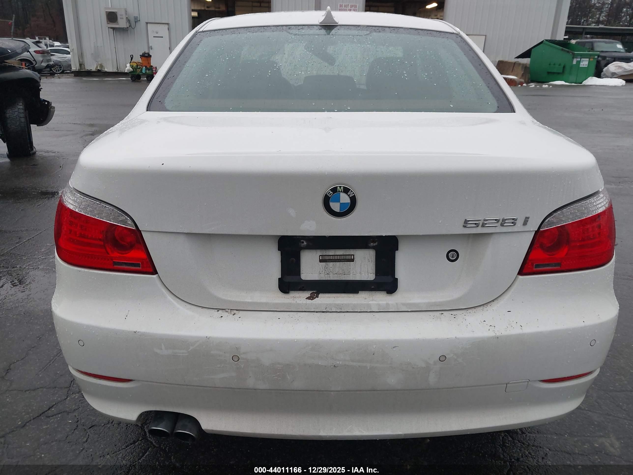 2010 Bmw 528i Xdrive White vin: WBANV1C5XAC388517