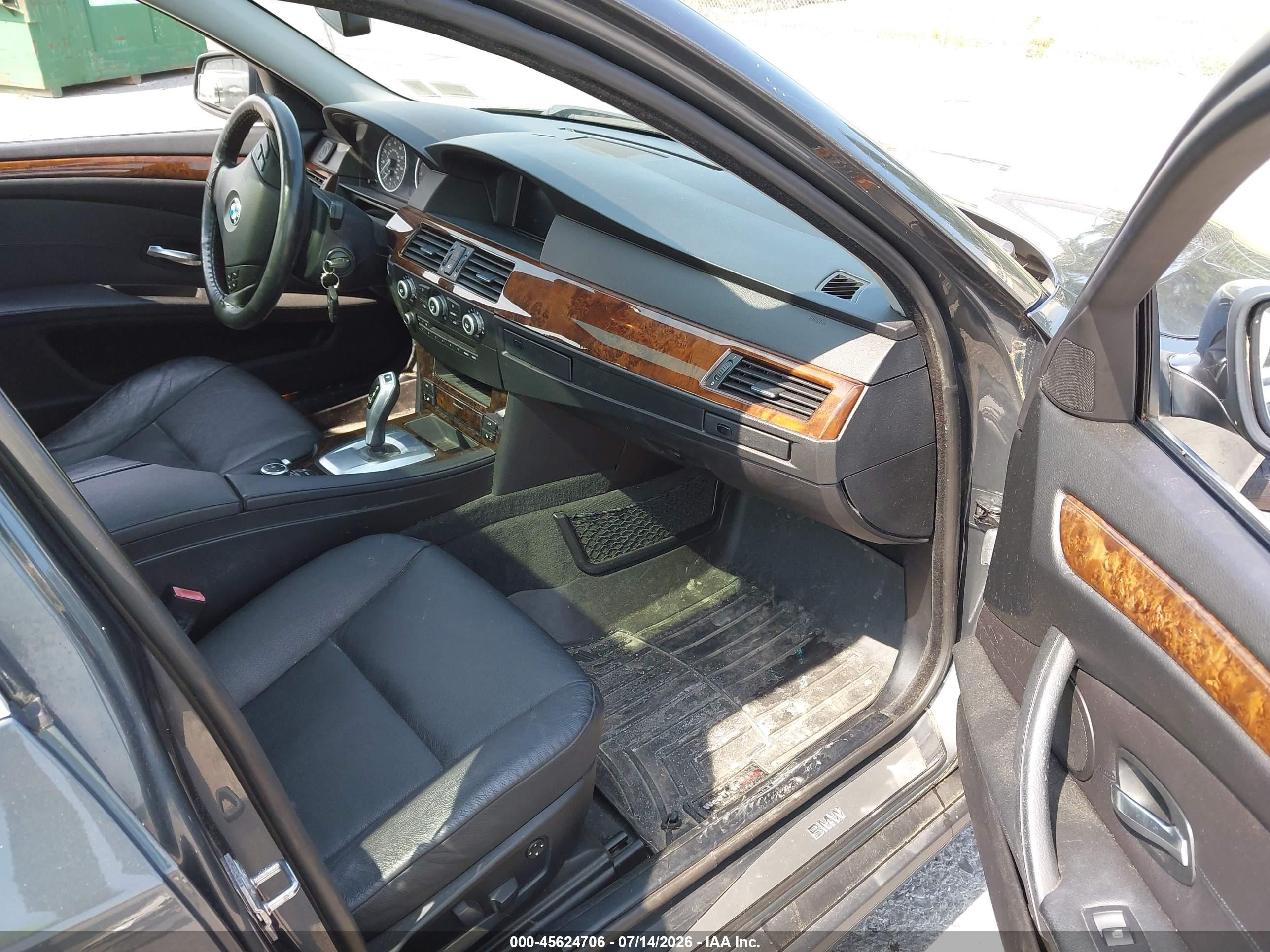 2010 Bmw 528i Xdrive Серый vin: WBANV1C5XAC445153