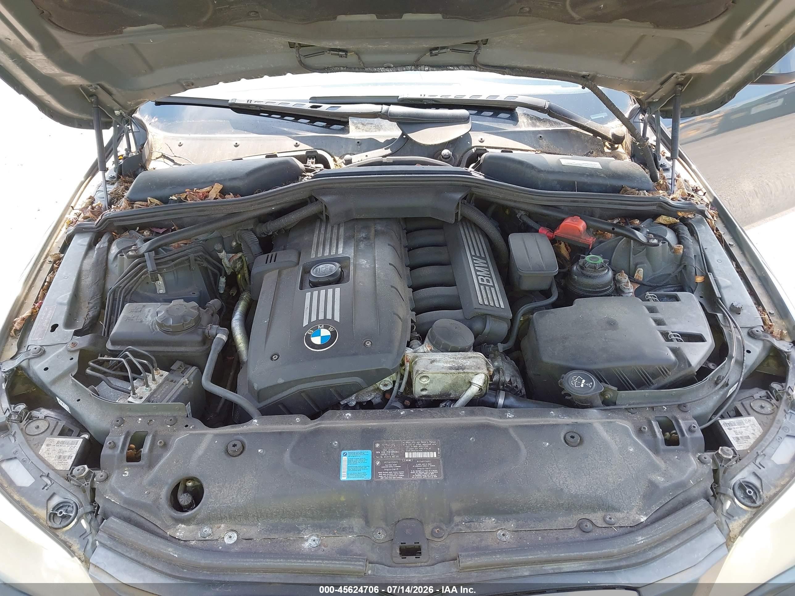 2010 Bmw 528i Xdrive Серый vin: WBANV1C5XAC445153