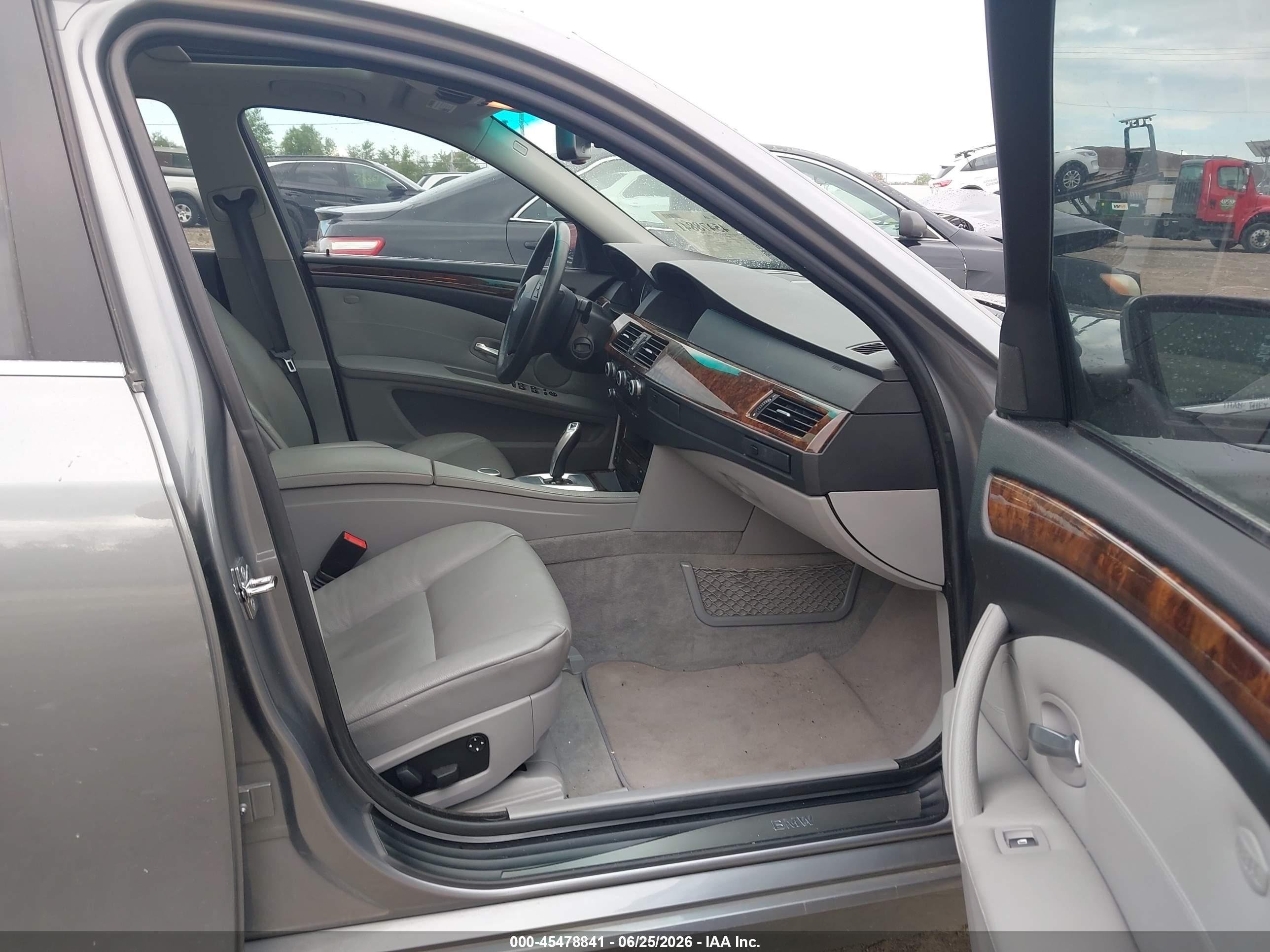 2008 Bmw 535xi   Серый vin: WBANV93598CW56451