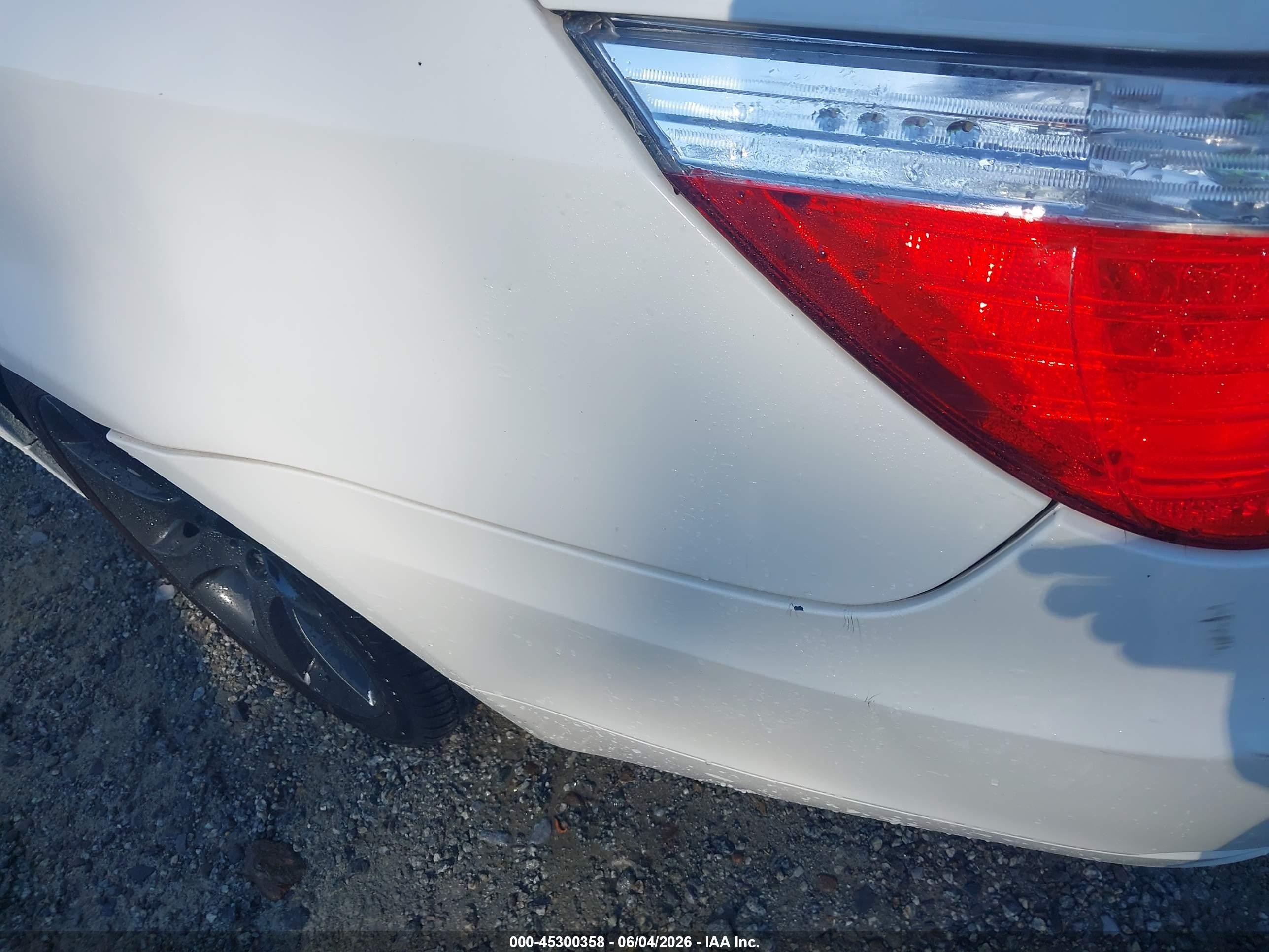 2008 Bmw 535i   White vin: WBANW13598CZ79932