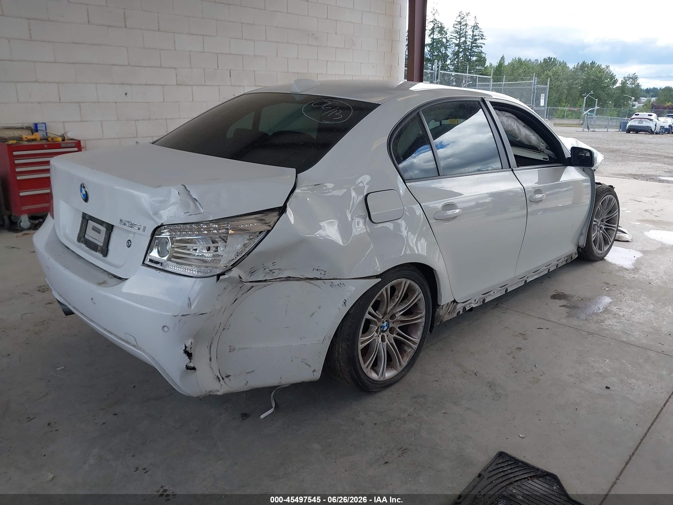 2010 Bmw 535i   White vin: WBANW1C55AC164049