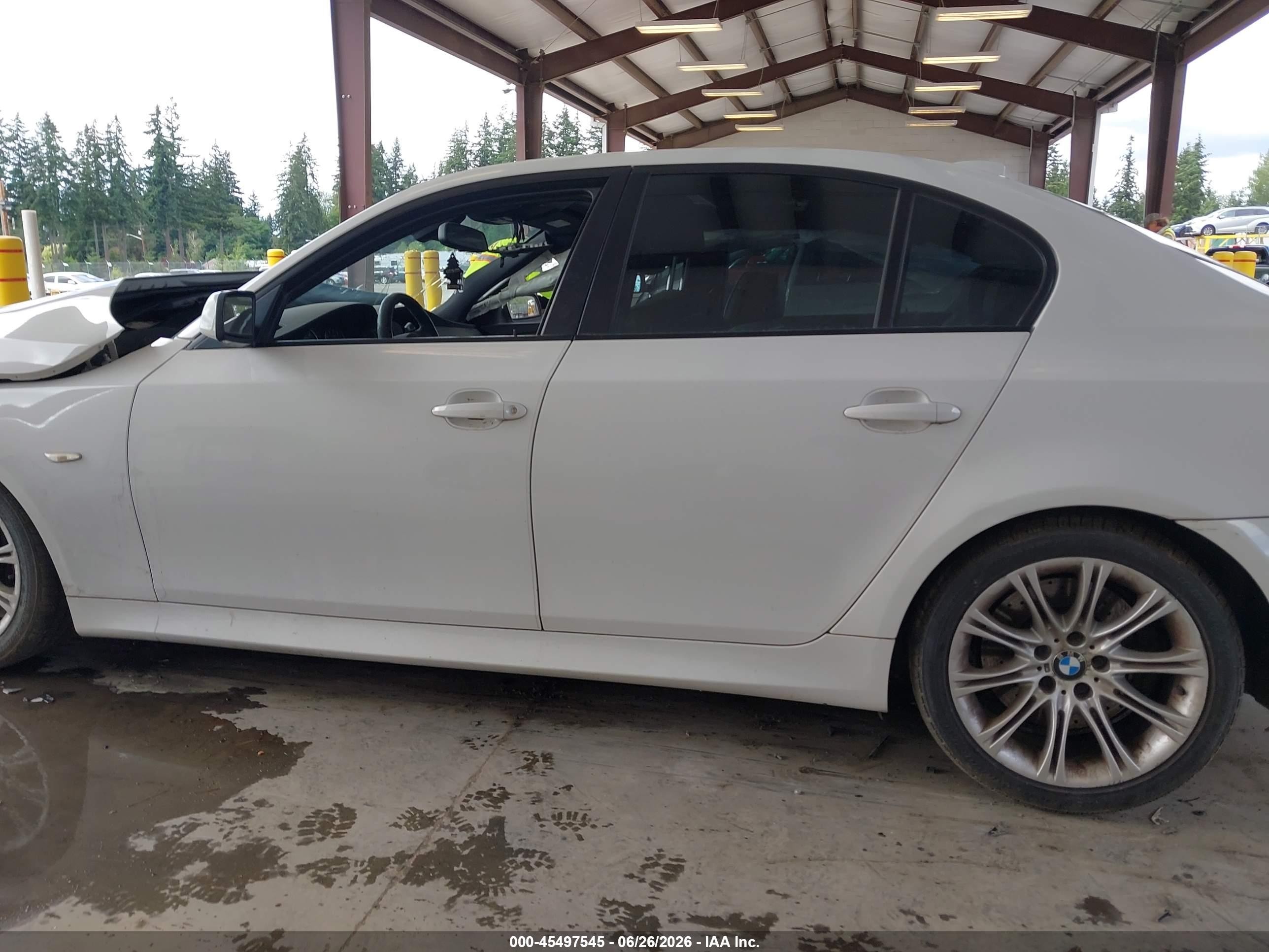 2010 Bmw 535i   White vin: WBANW1C55AC164049