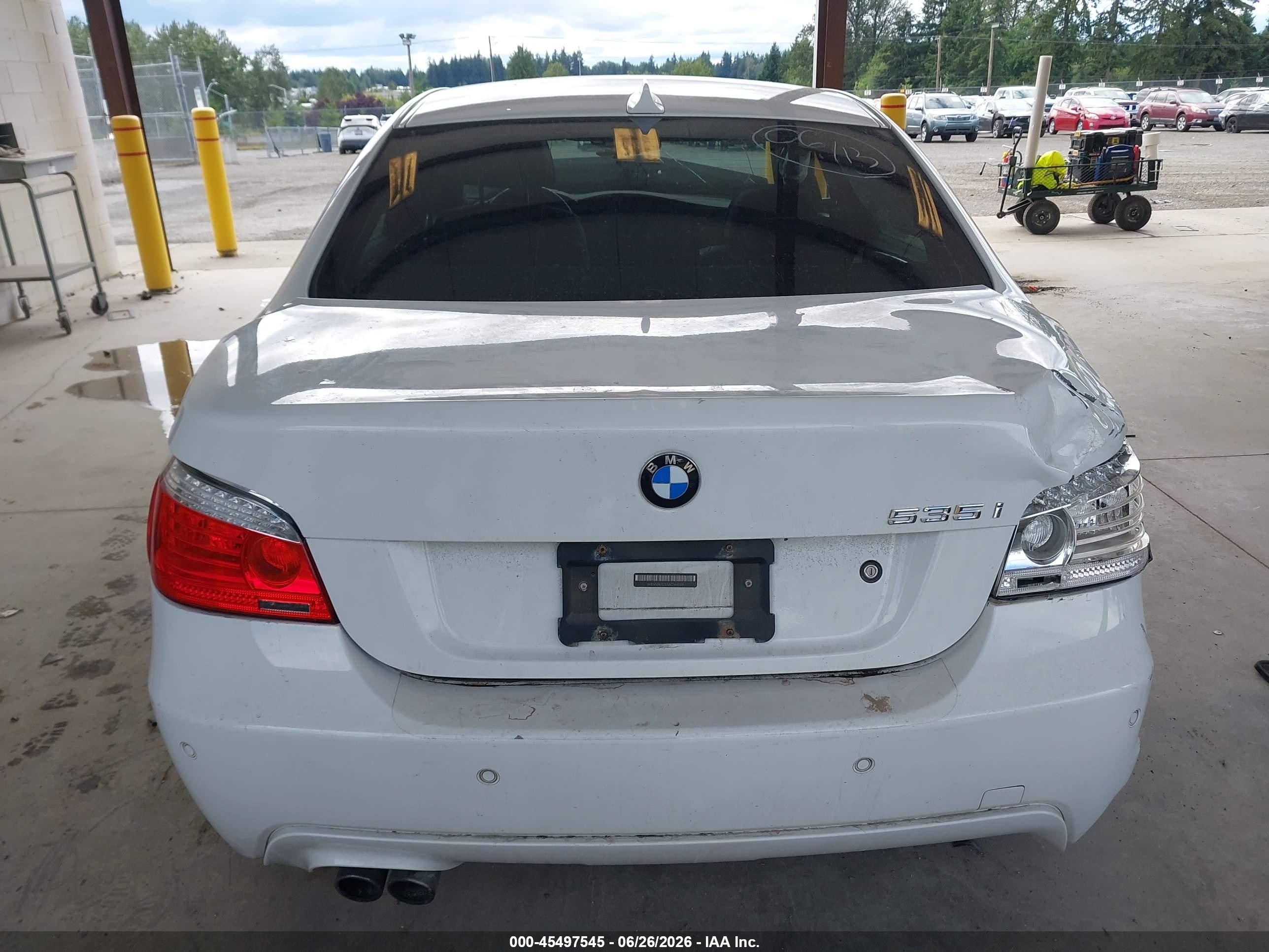 2010 Bmw 535i   White vin: WBANW1C55AC164049
