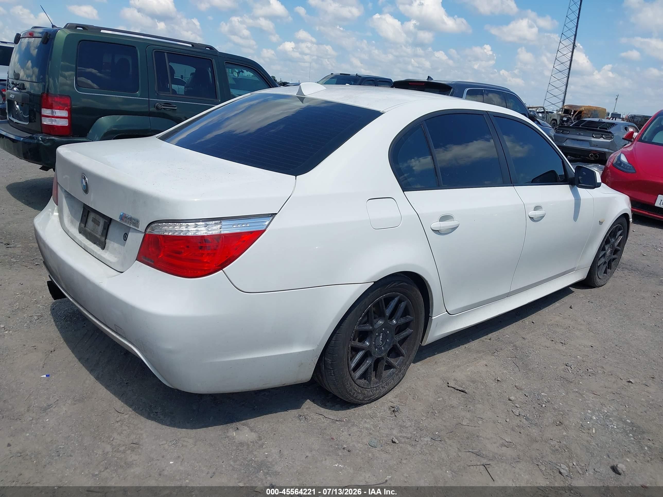 2010 Bmw 535i   Белый vin: WBANW1C5XAC167139
