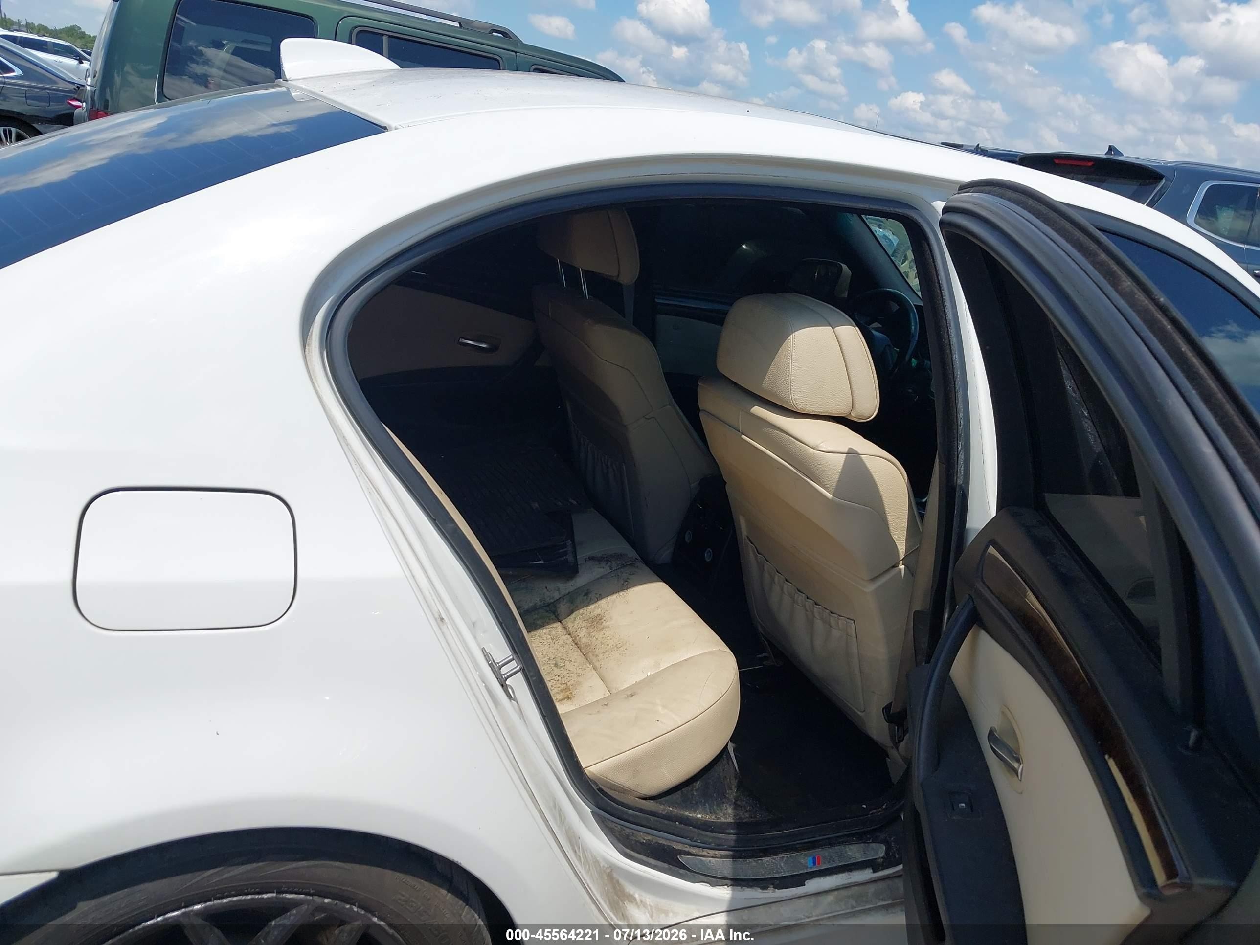 2010 Bmw 535i   Белый vin: WBANW1C5XAC167139