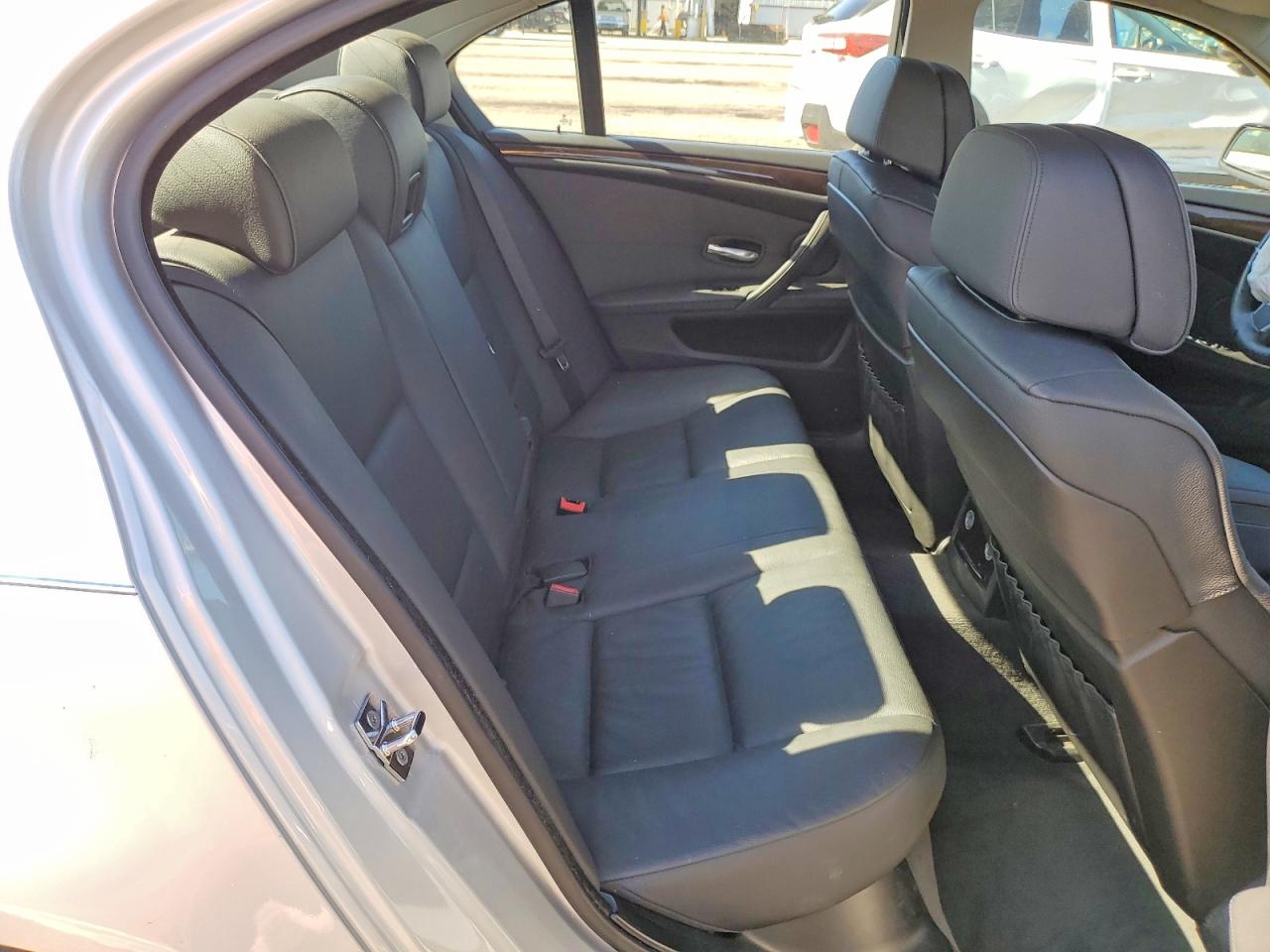 2009 Bmw 550 I Silver vin: WBANW53559CT55473
