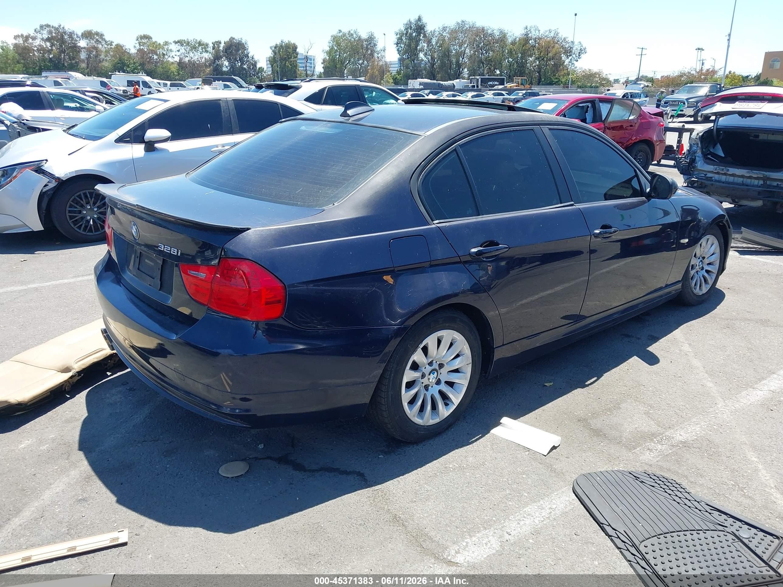 2009 Bmw 328i   Dark Blue vin: WBAPH57509NL78645
