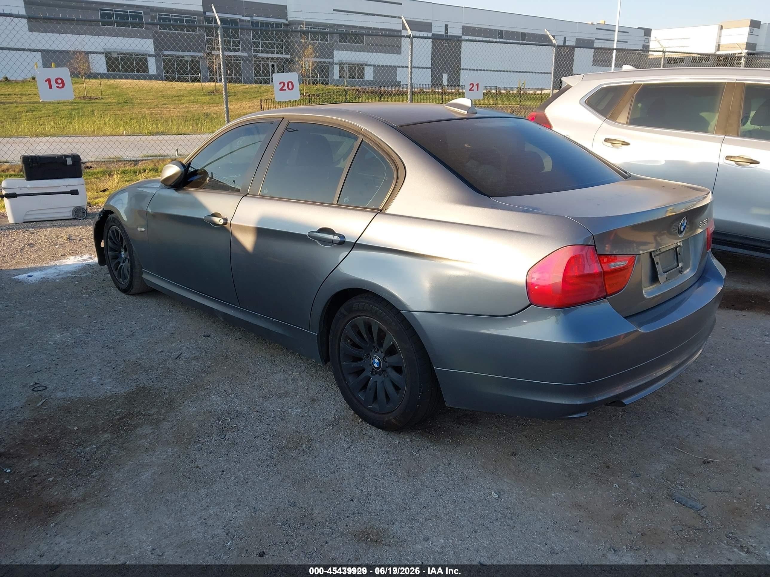 2009 Bmw 328i   Silver vin: WBAPH57549NL79068