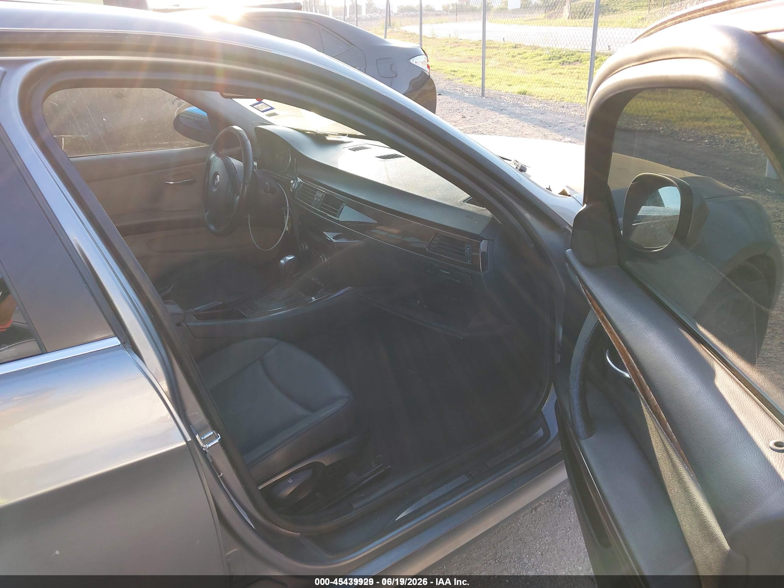 2009 Bmw 328i   Silver vin: WBAPH57549NL79068