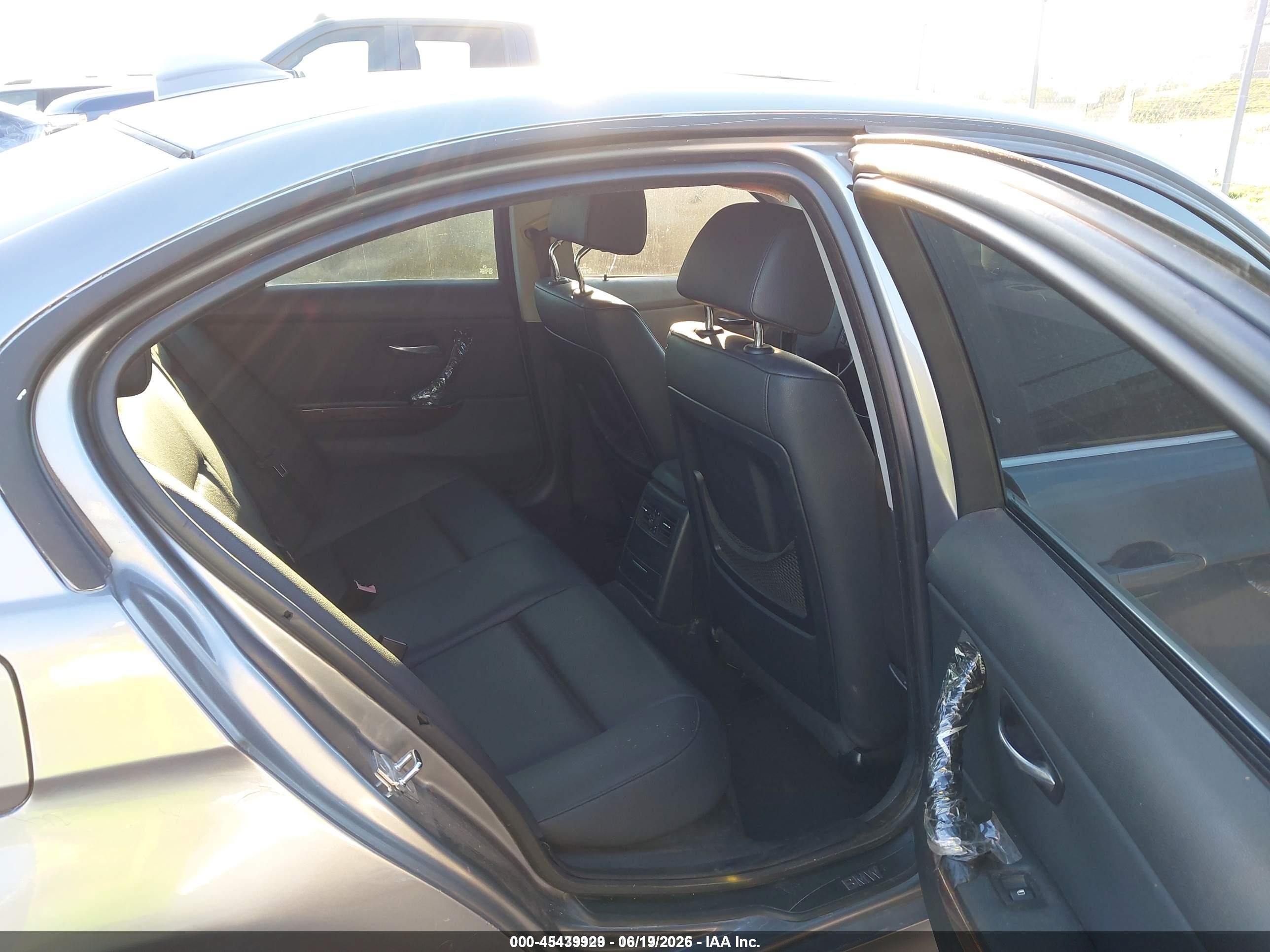 2009 Bmw 328i   Silver vin: WBAPH57549NL79068
