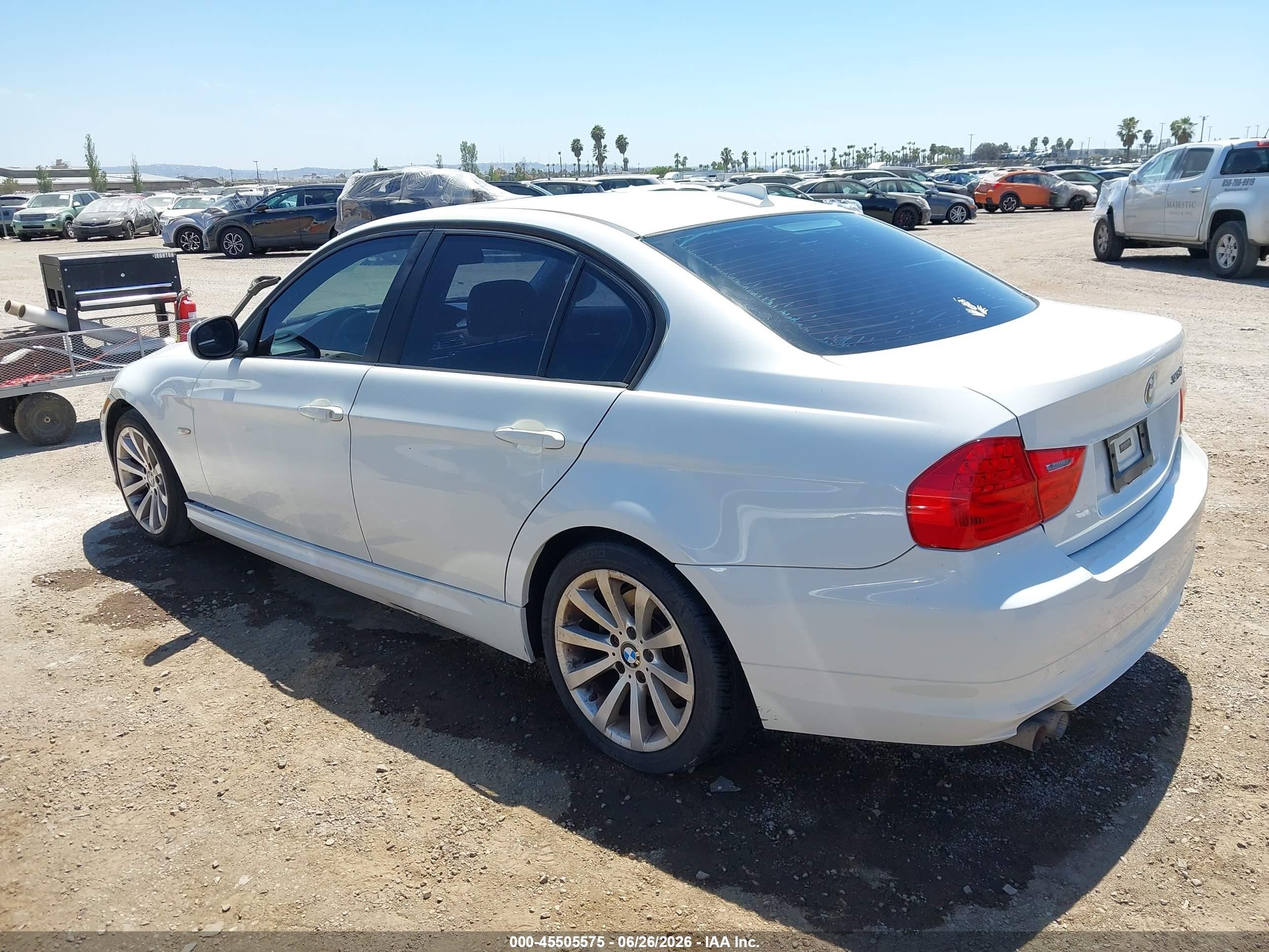 2011 Bmw 328i   Белый vin: WBAPH5C50BF093949