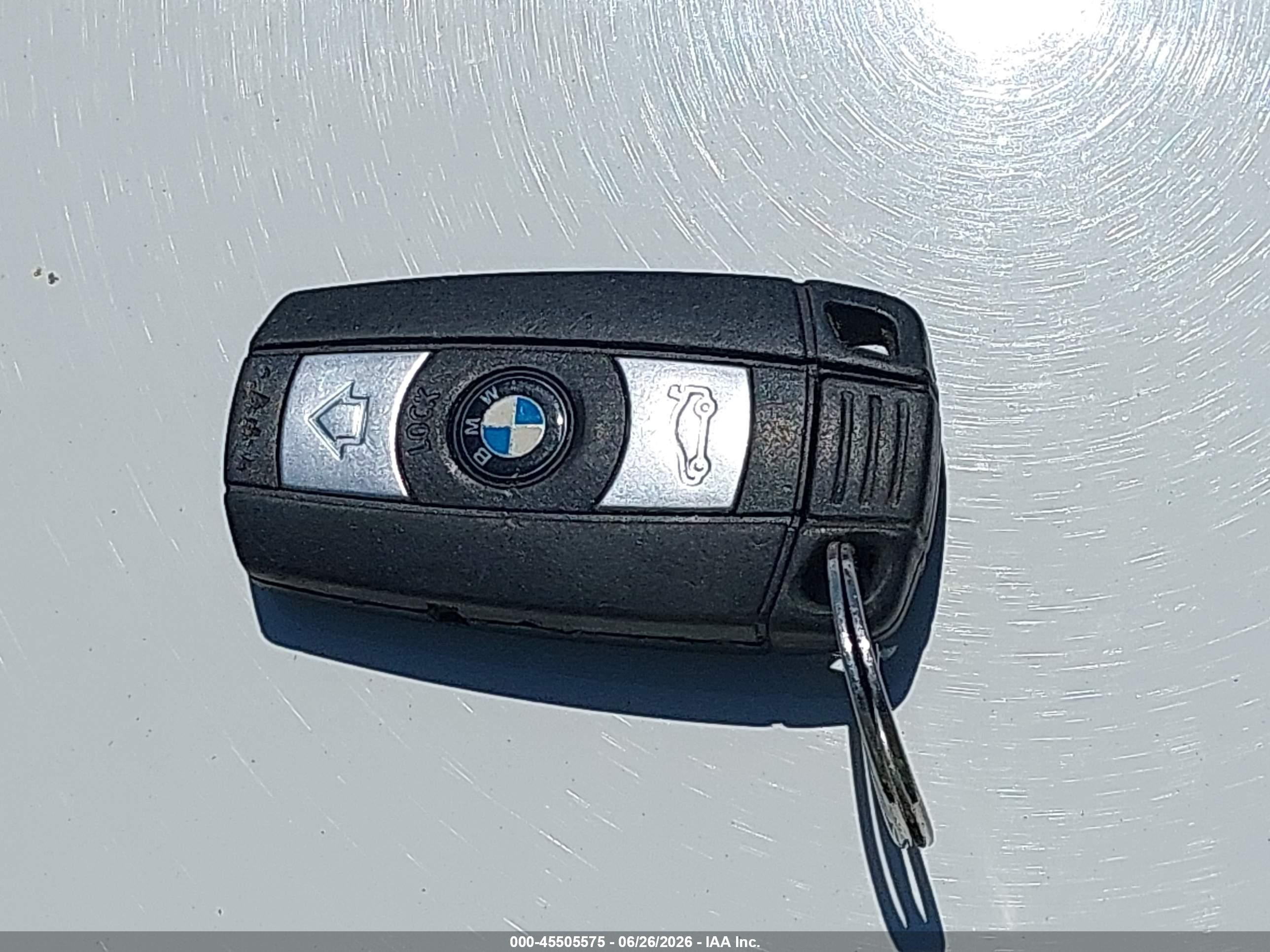 2011 Bmw 328i   Белый vin: WBAPH5C50BF093949