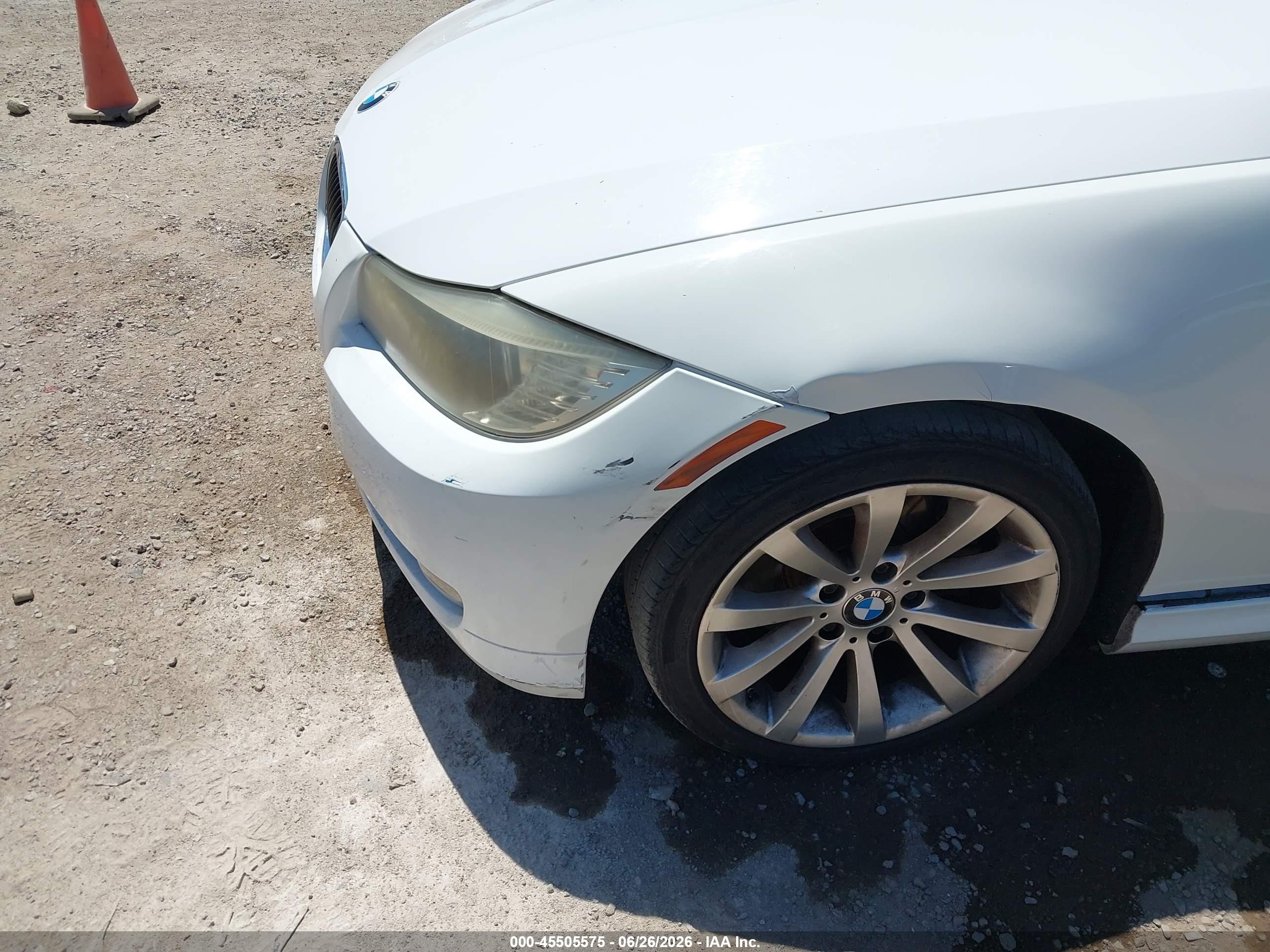 2011 Bmw 328i   Белый vin: WBAPH5C50BF093949