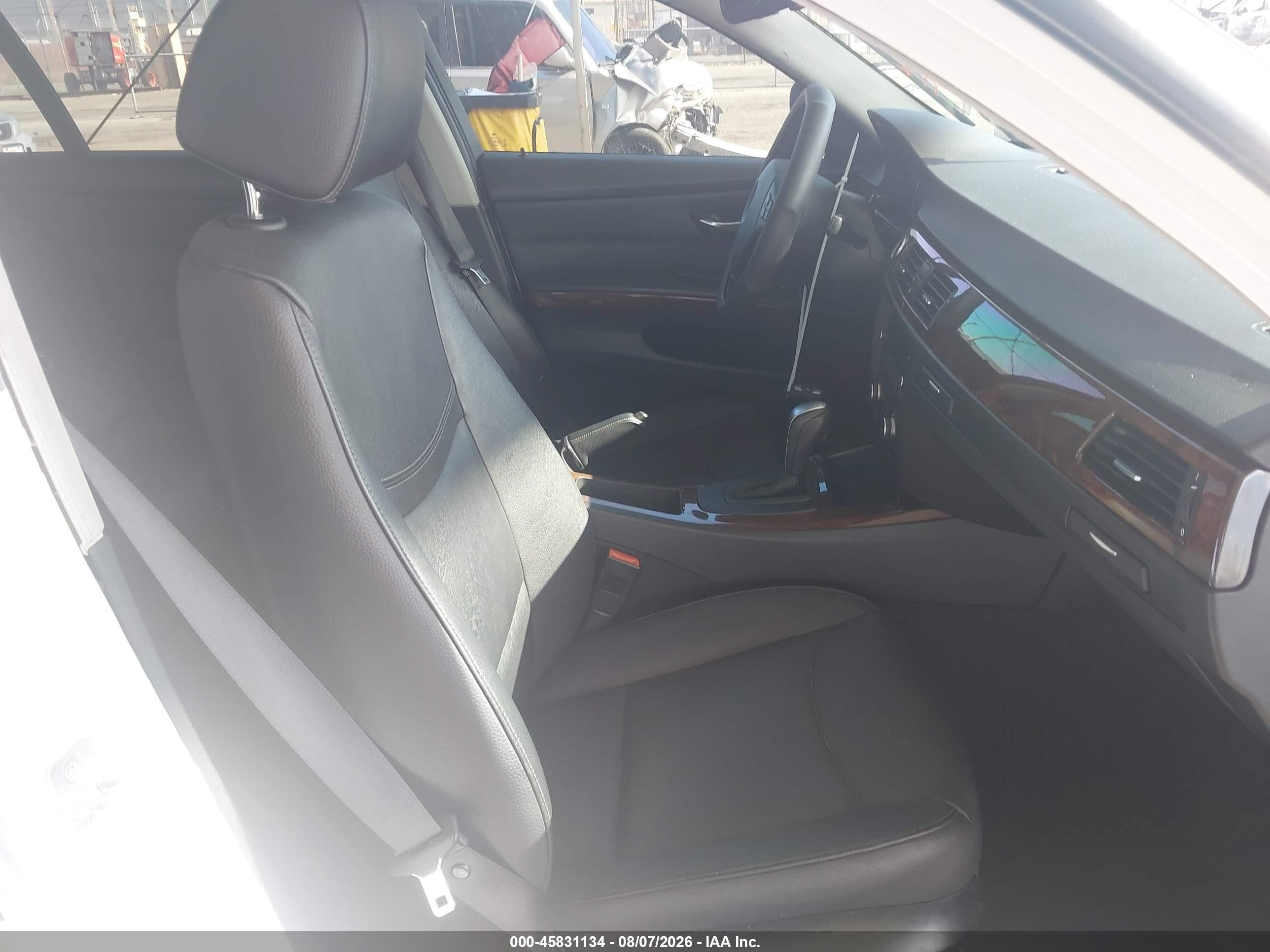 2011 Bmw 328i   White vin: WBAPH5C51BA442940