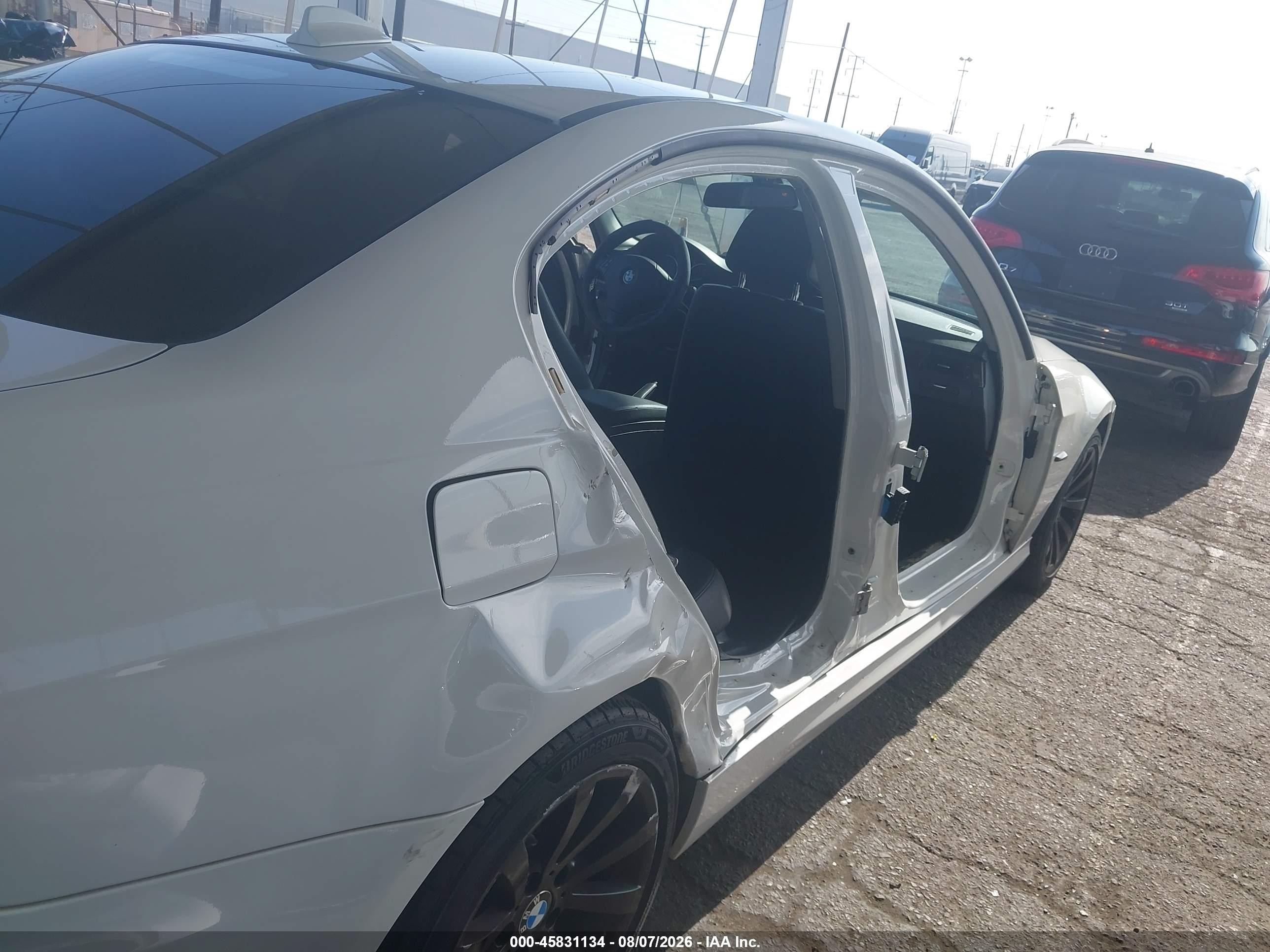 2011 Bmw 328i   White vin: WBAPH5C51BA442940