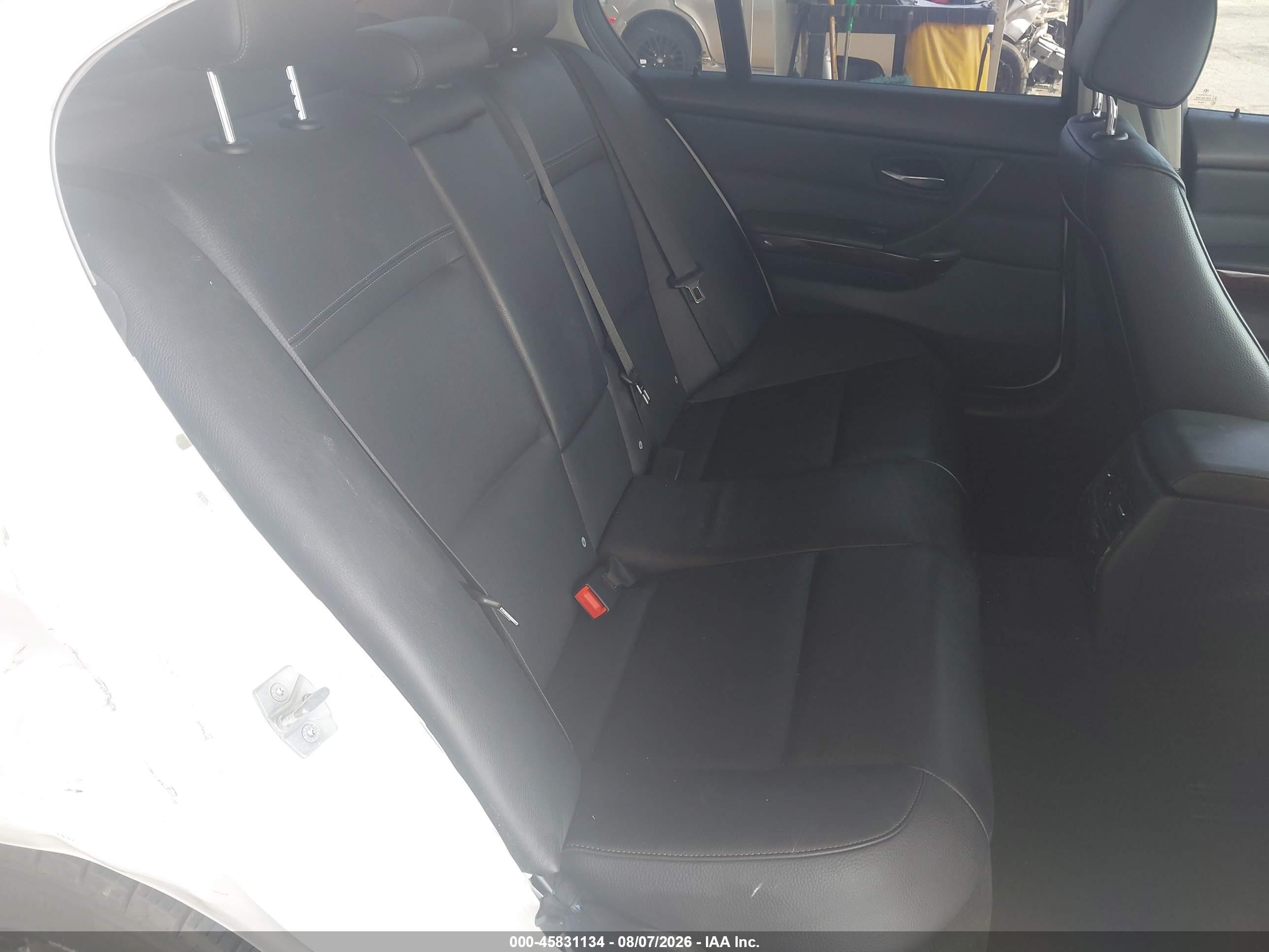 2011 Bmw 328i   White vin: WBAPH5C51BA442940