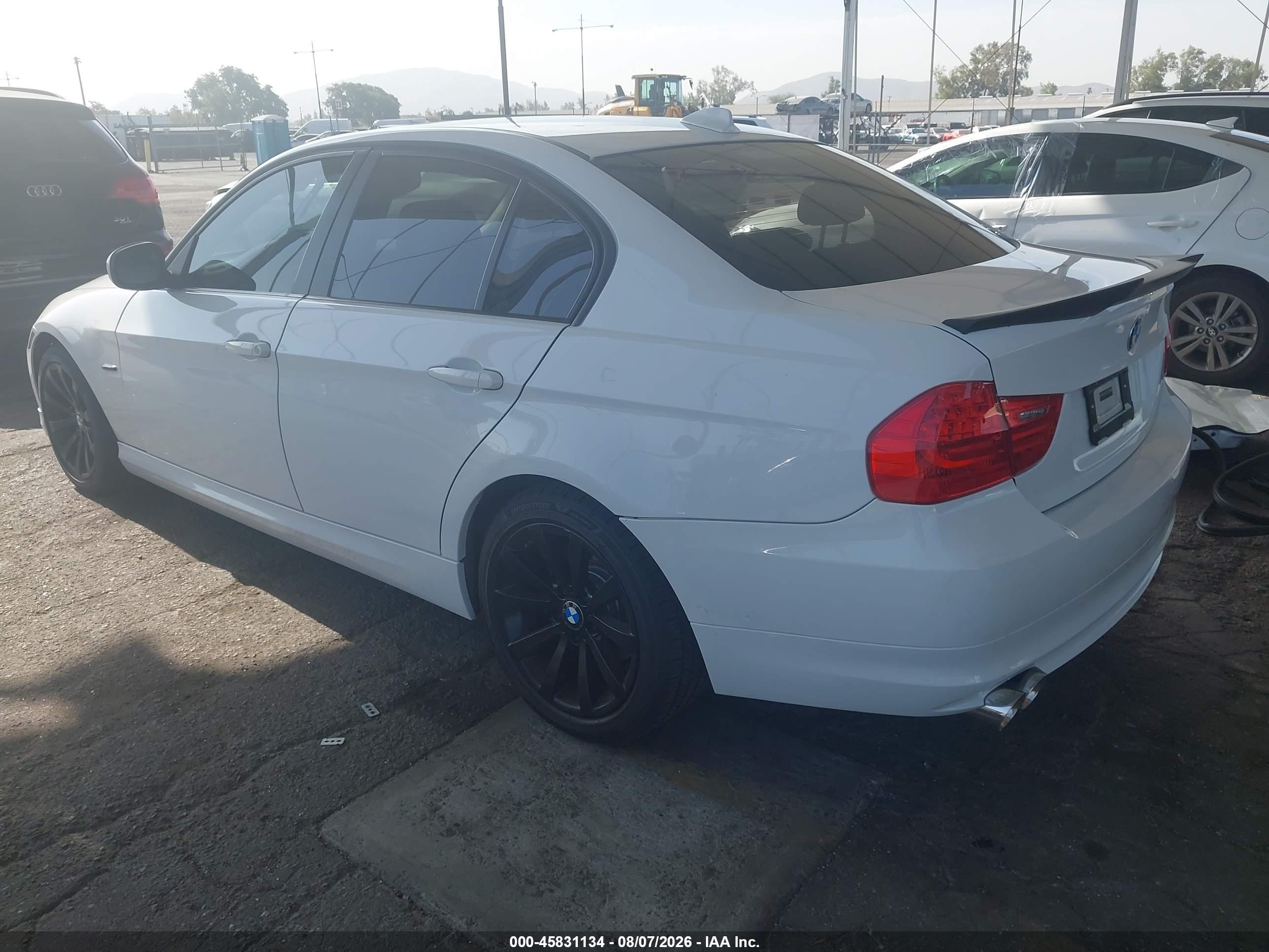 2011 Bmw 328i   White vin: WBAPH5C51BA442940