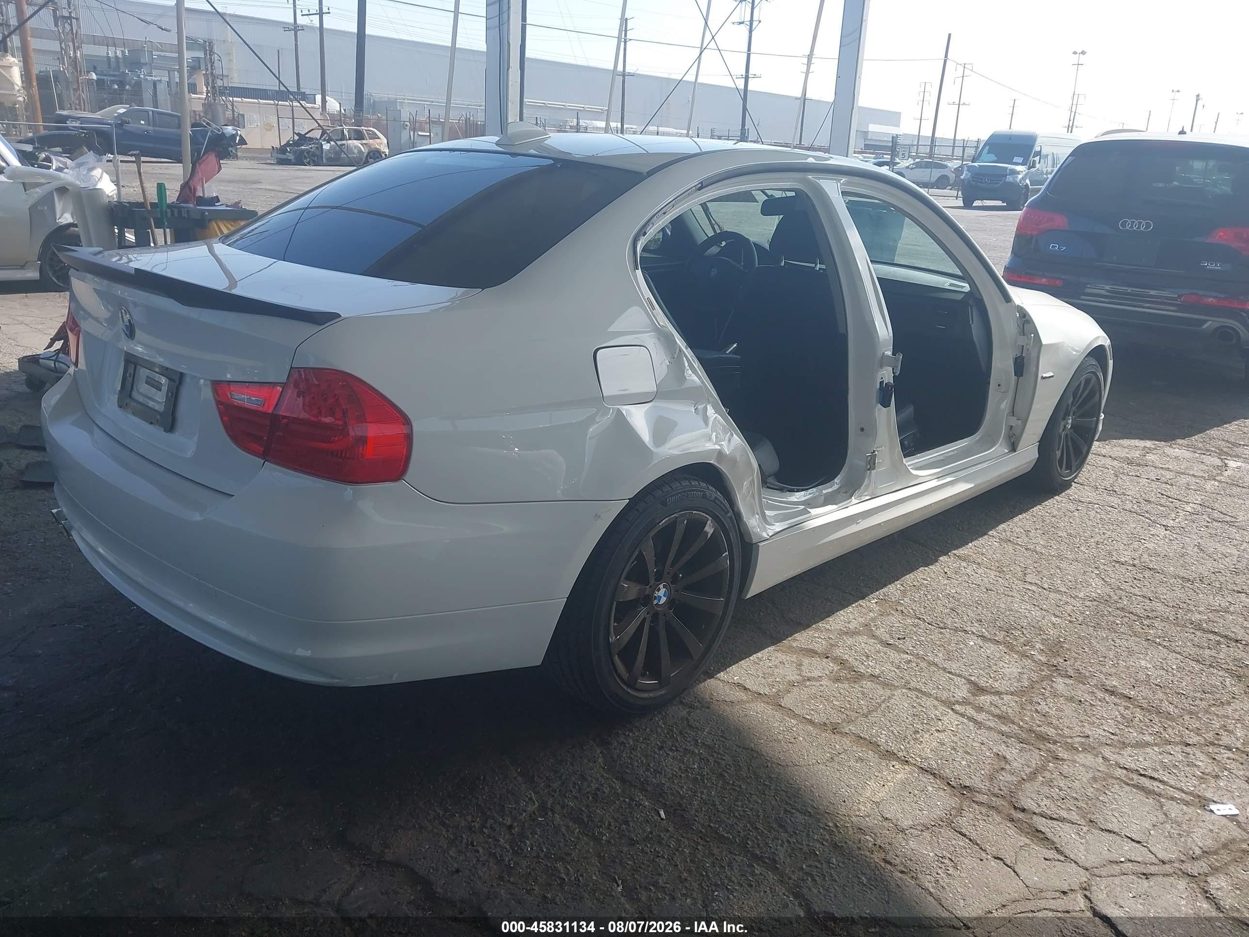 2011 Bmw 328i   White vin: WBAPH5C51BA442940