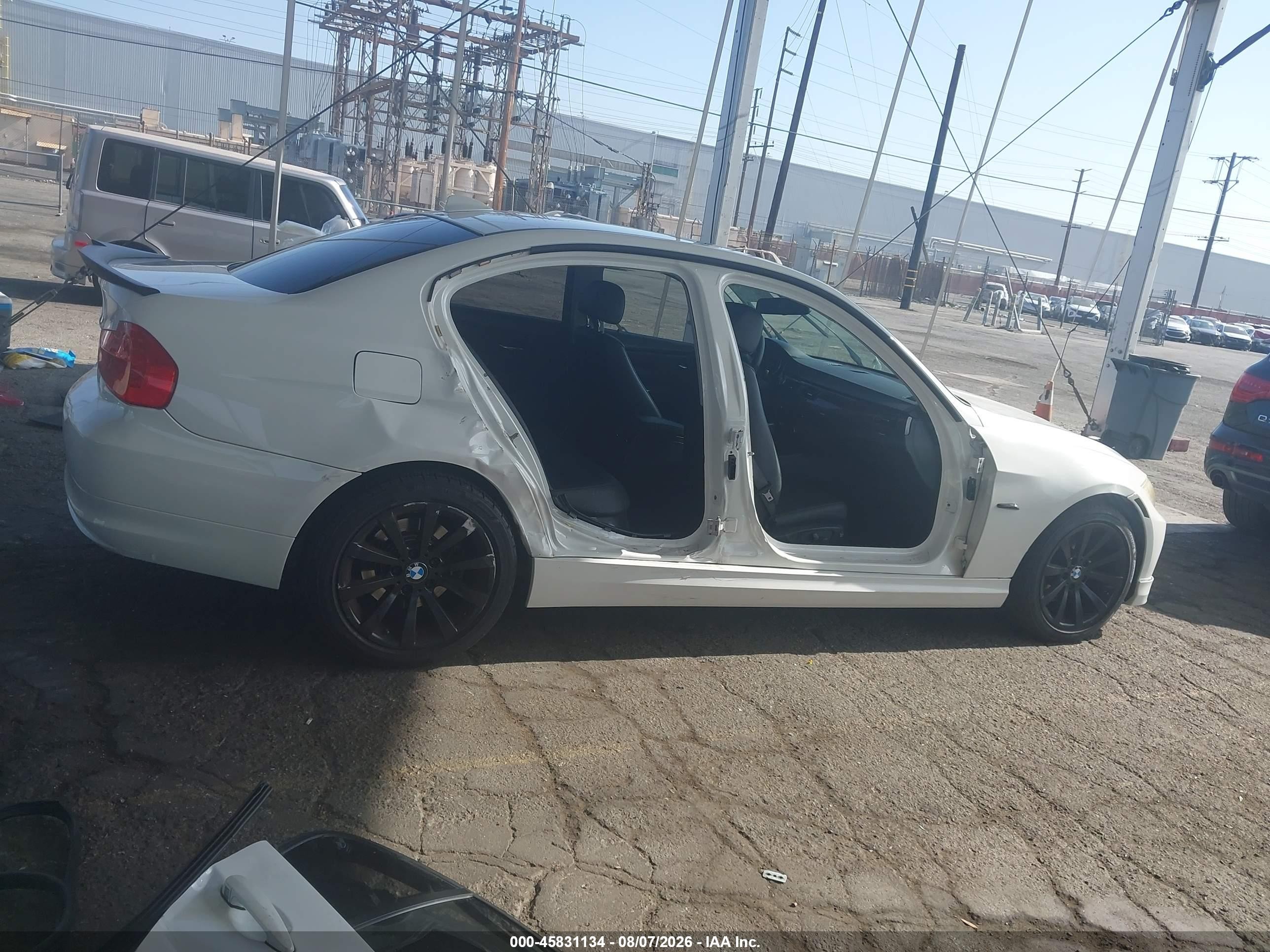 2011 Bmw 328i   White vin: WBAPH5C51BA442940