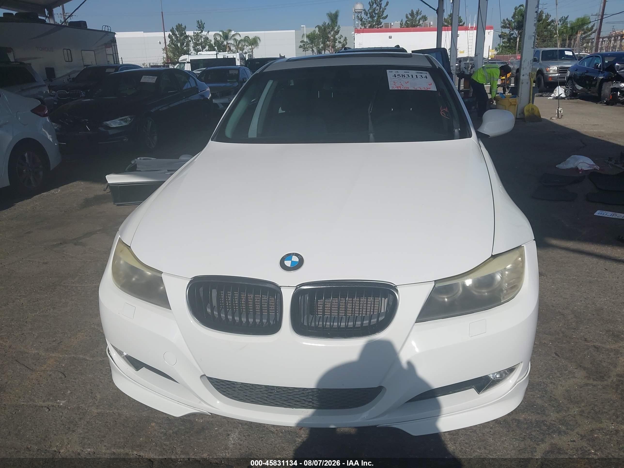 2011 Bmw 328i   White vin: WBAPH5C51BA442940