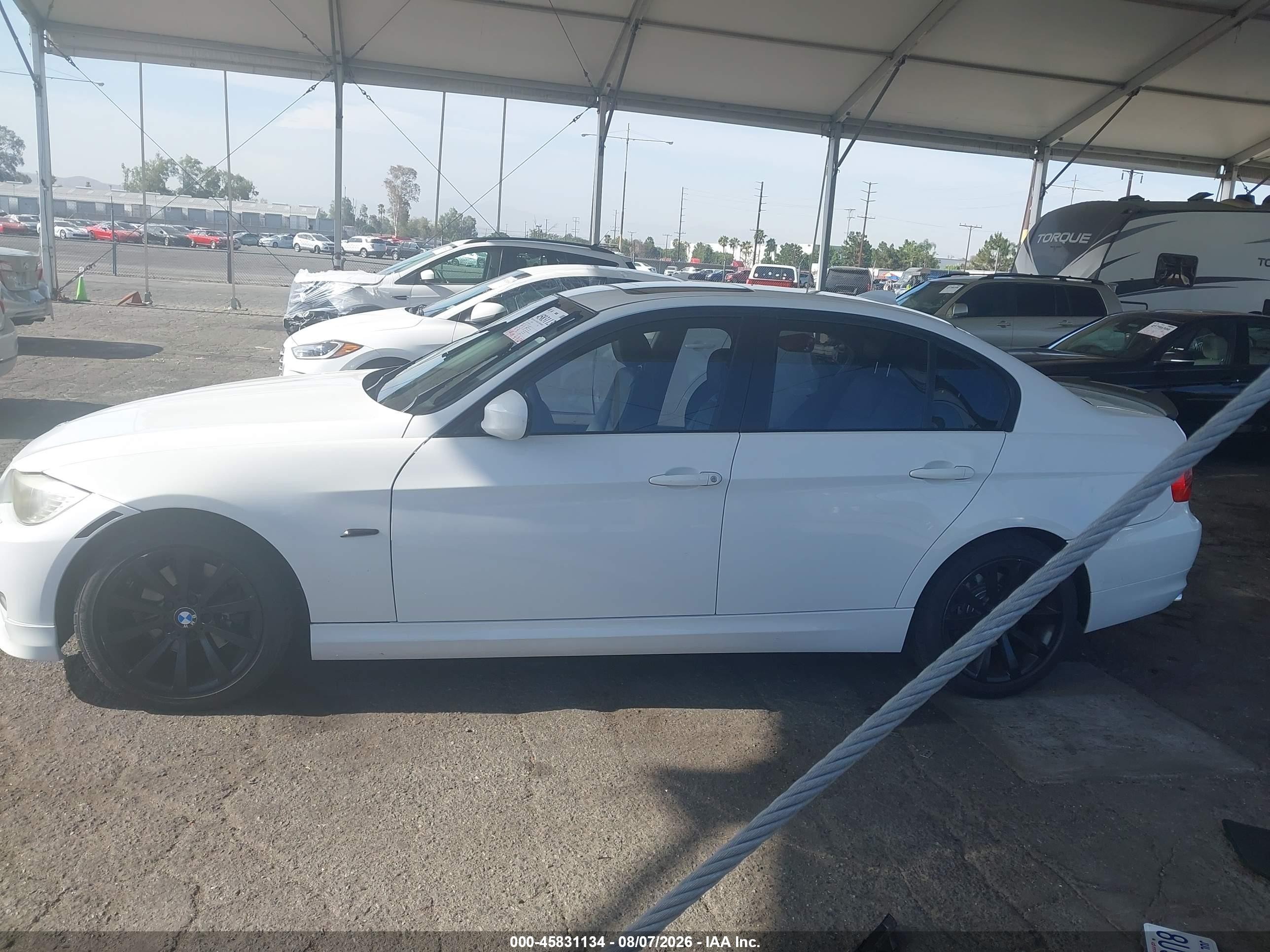 2011 Bmw 328i   White vin: WBAPH5C51BA442940
