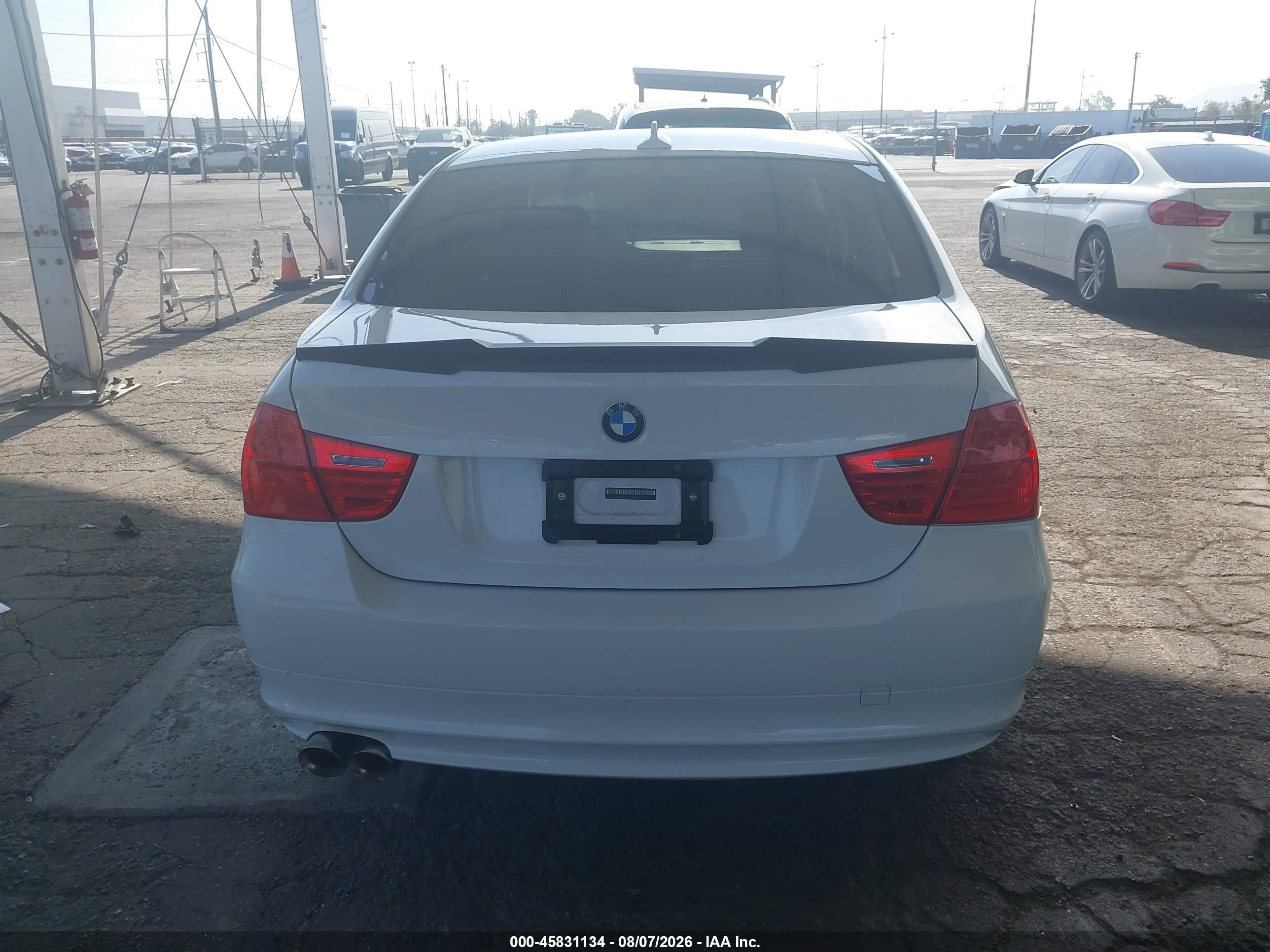 2011 Bmw 328i   White vin: WBAPH5C51BA442940