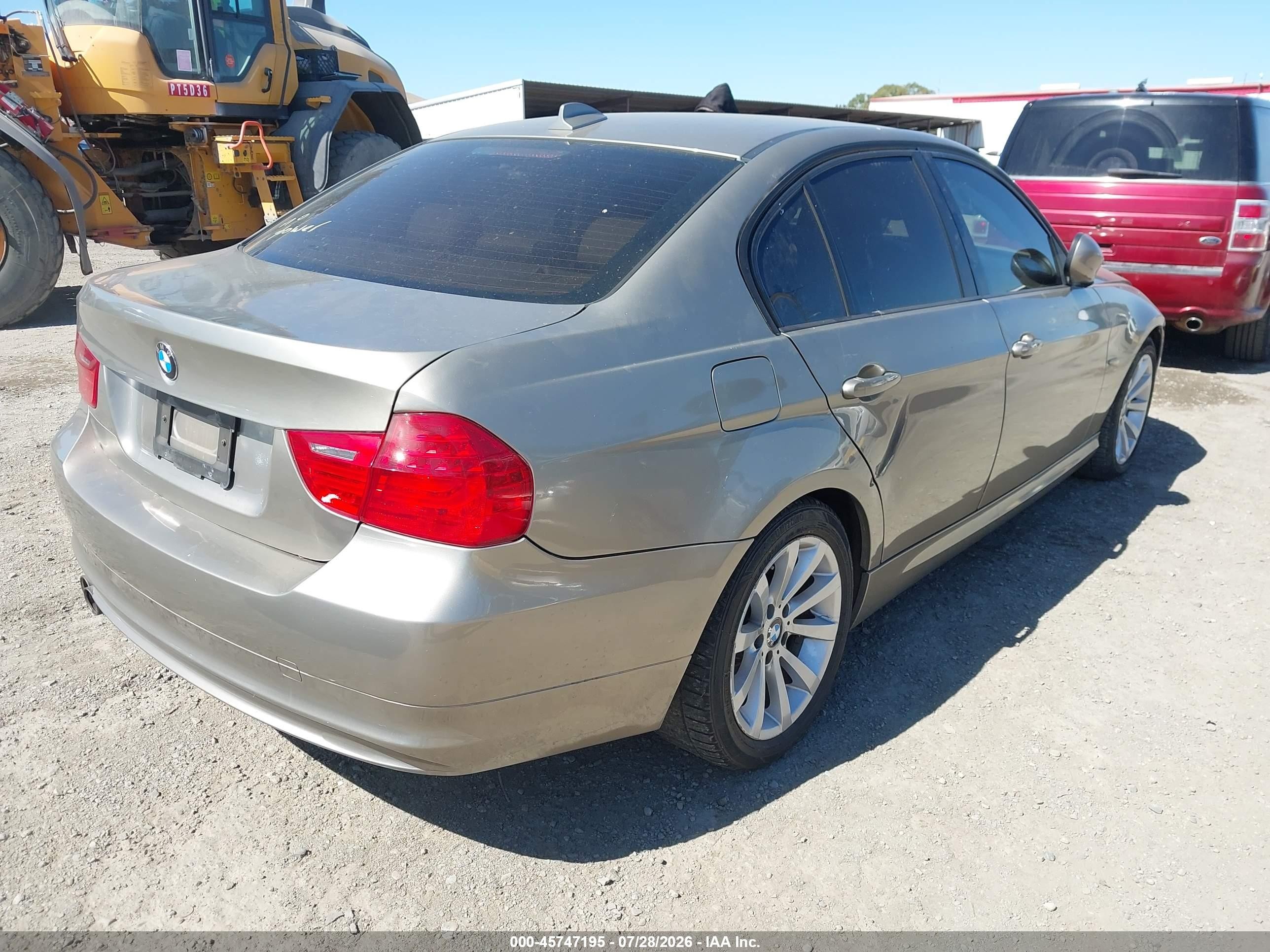 2011 Bmw 328i   Золотой vin: WBAPH5C51BA447930
