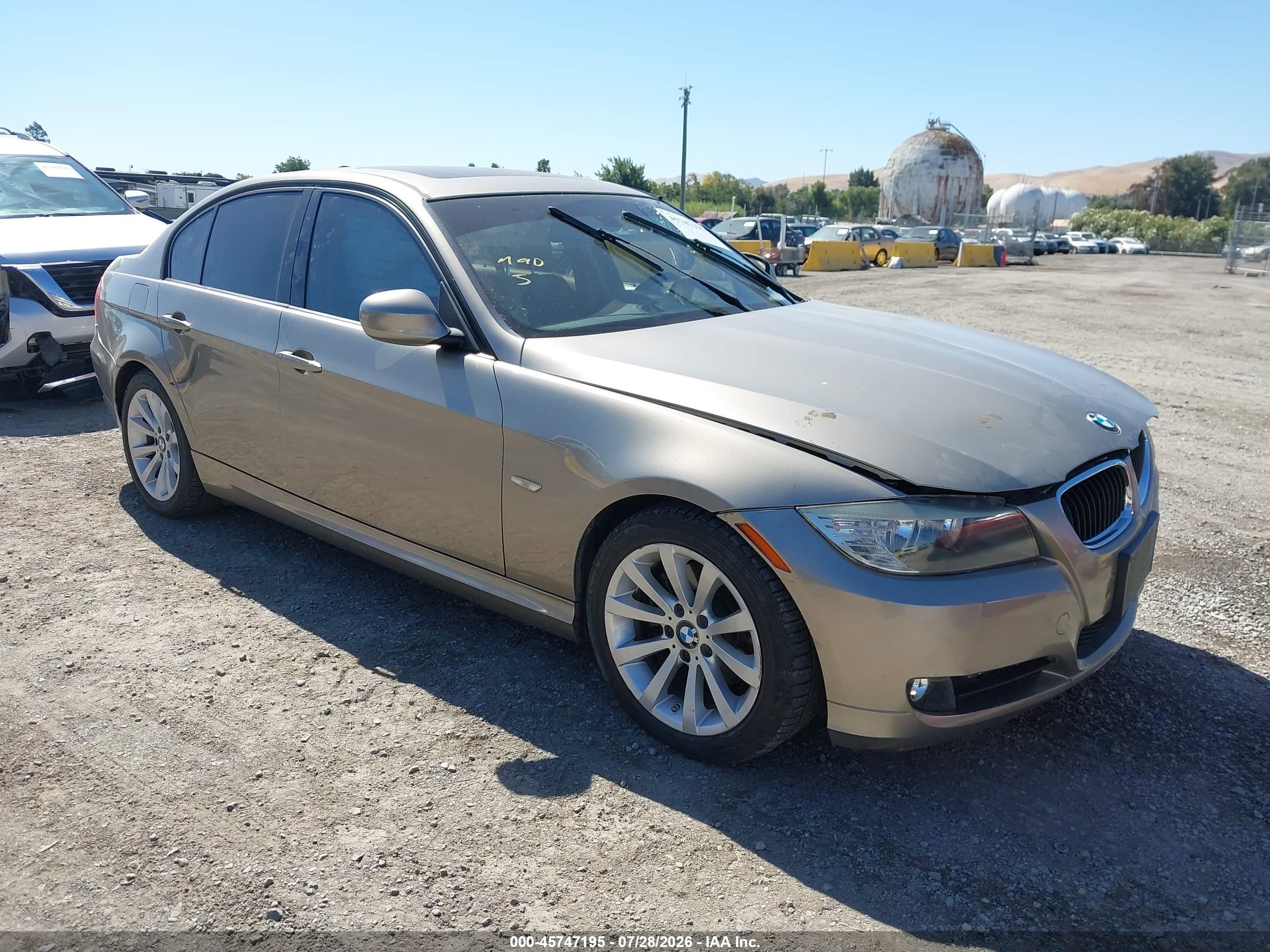 2011 Bmw 328i   Золотой vin: WBAPH5C51BA447930