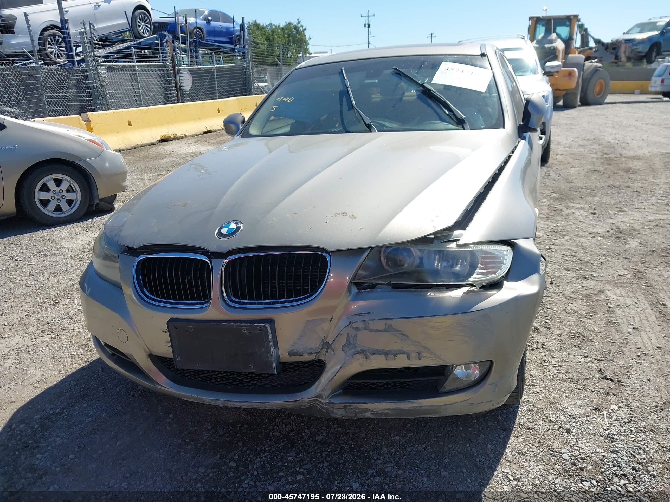 2011 Bmw 328i   Золотой vin: WBAPH5C51BA447930