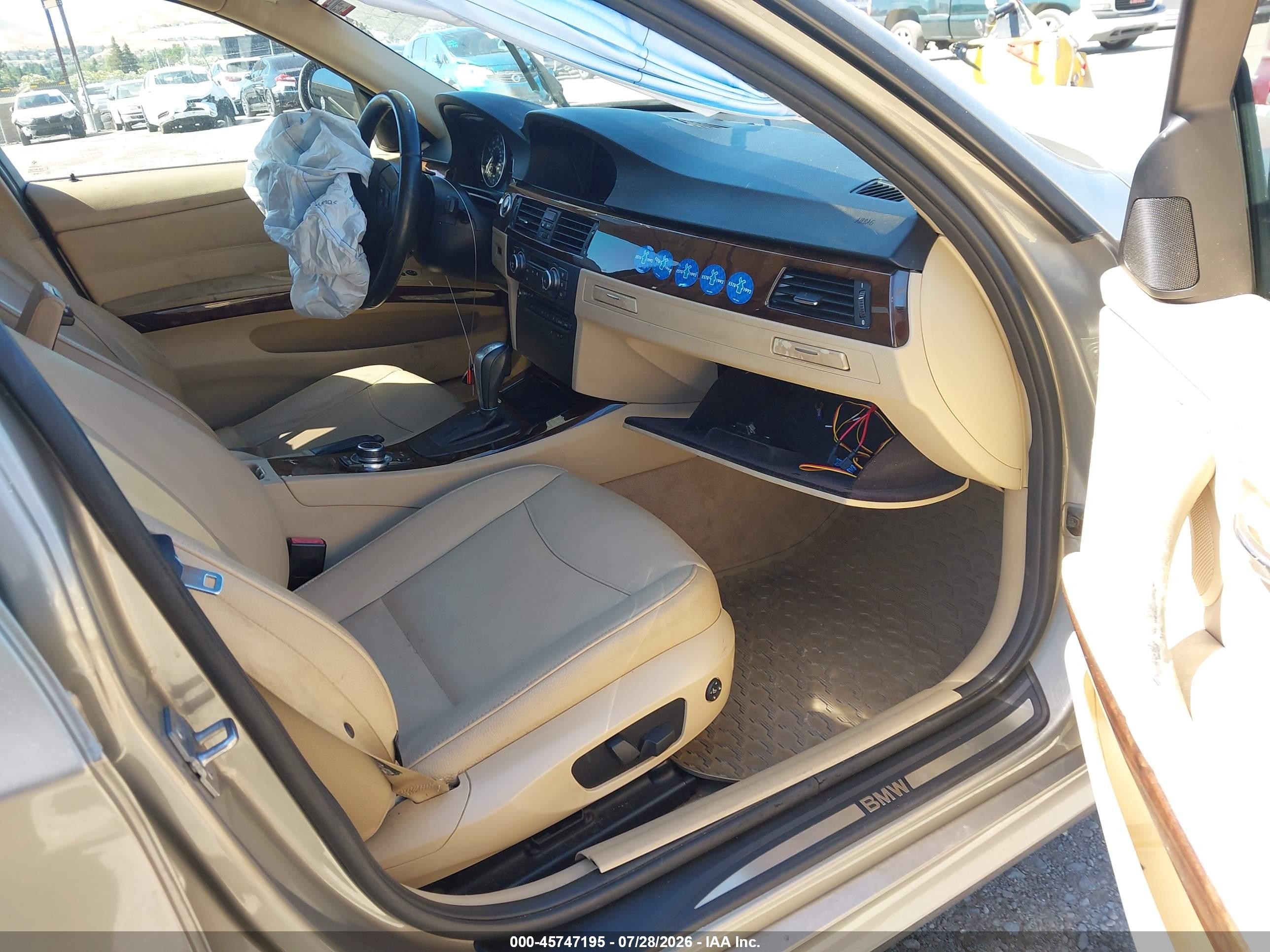 2011 Bmw 328i   Золотой vin: WBAPH5C51BA447930