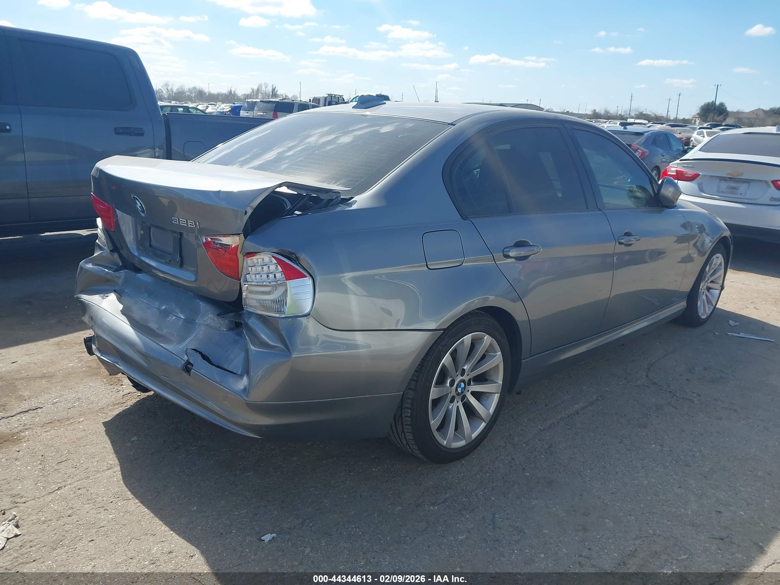 2011 Bmw 328i   Silver vin: WBAPH5C52BA446687
